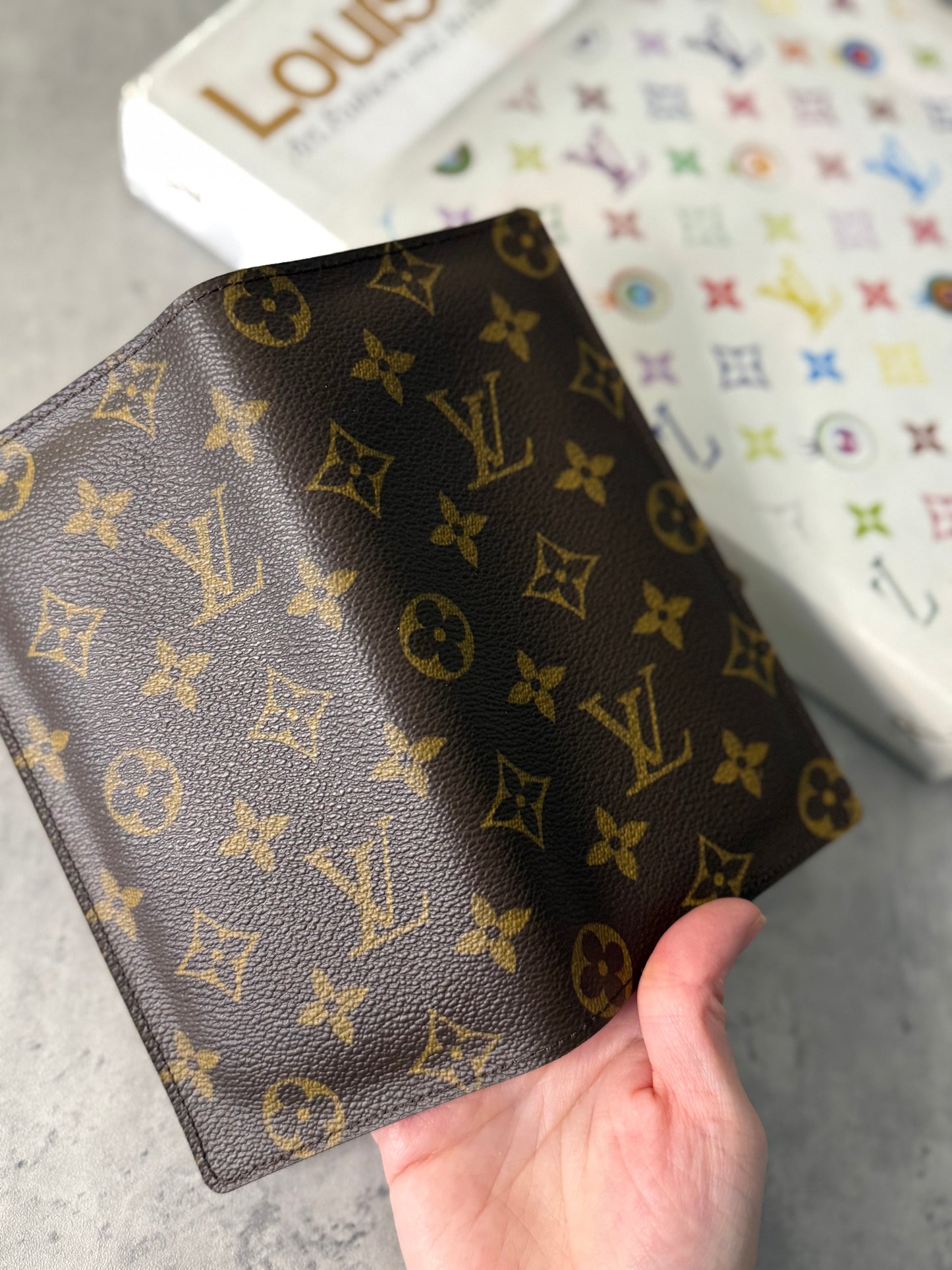 LV CHECKBOOK/WALLET