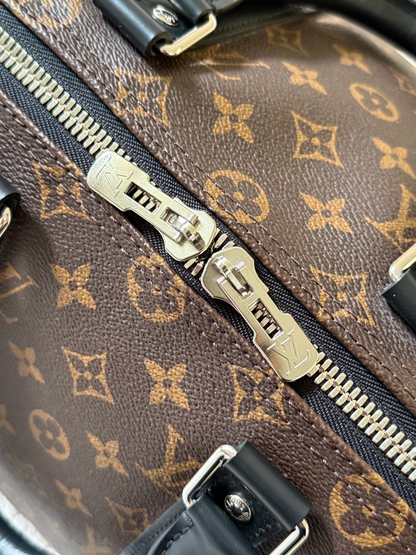 LV Keepall B 45 Macassar