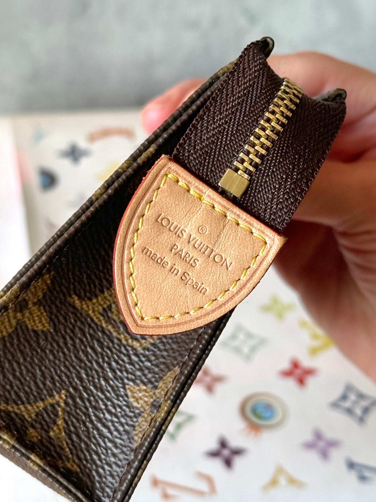 LV Toiletry 15