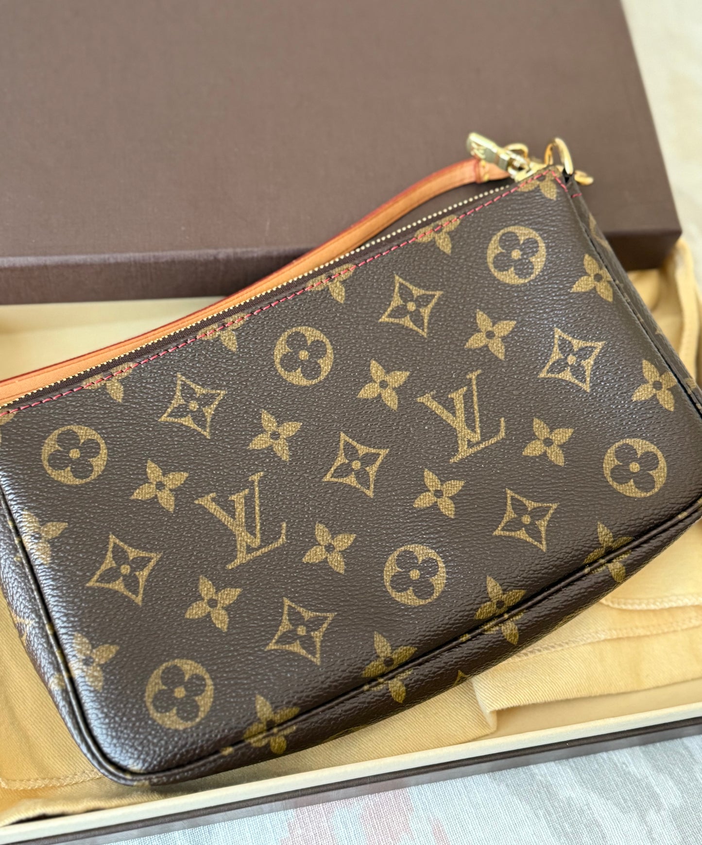 LV Pochette Accesoires Cerise