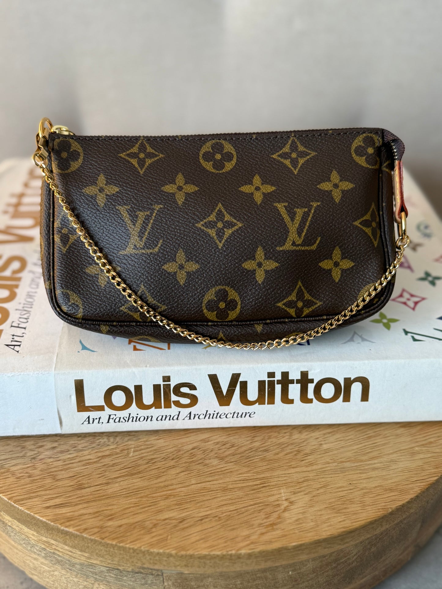 LV Bucket Pochette