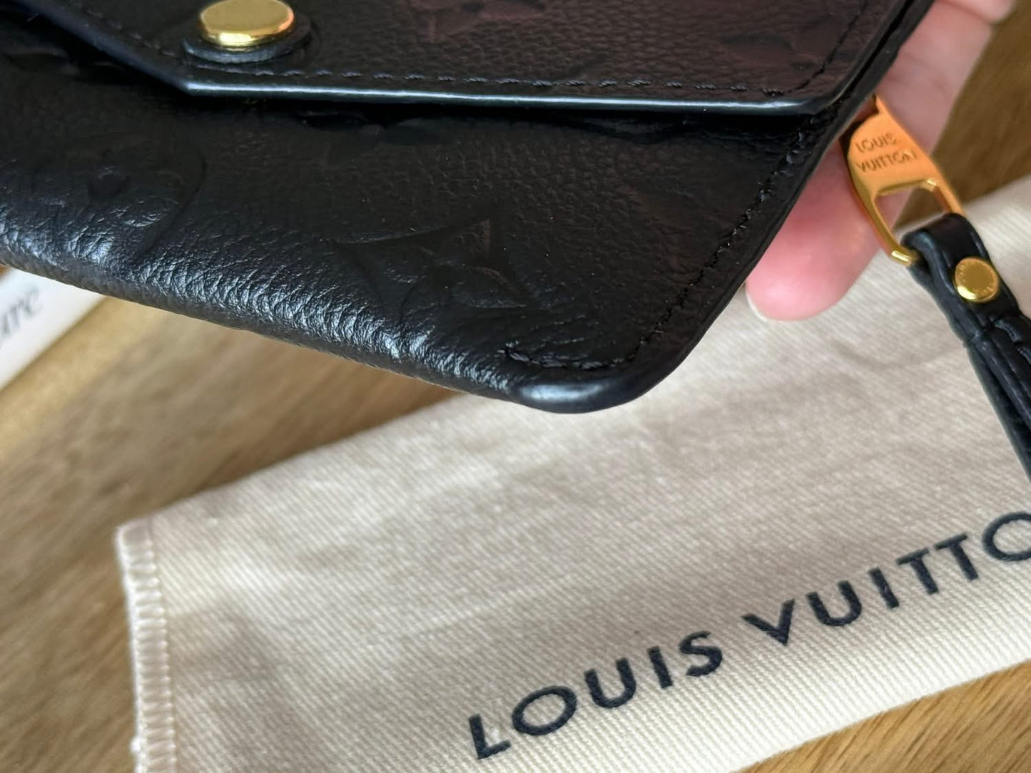 LV Key Pouch Empreinte in Noir