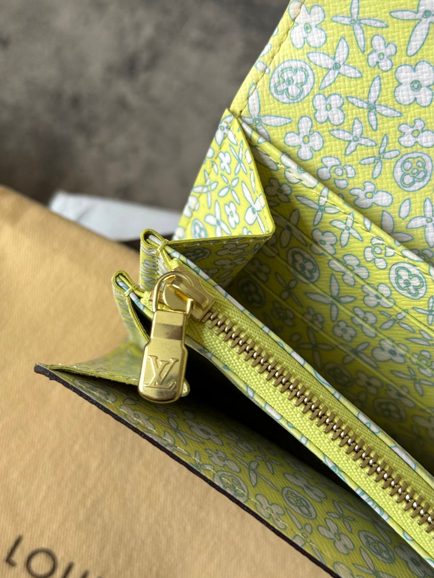 LV Sarah Wallet Fleuri