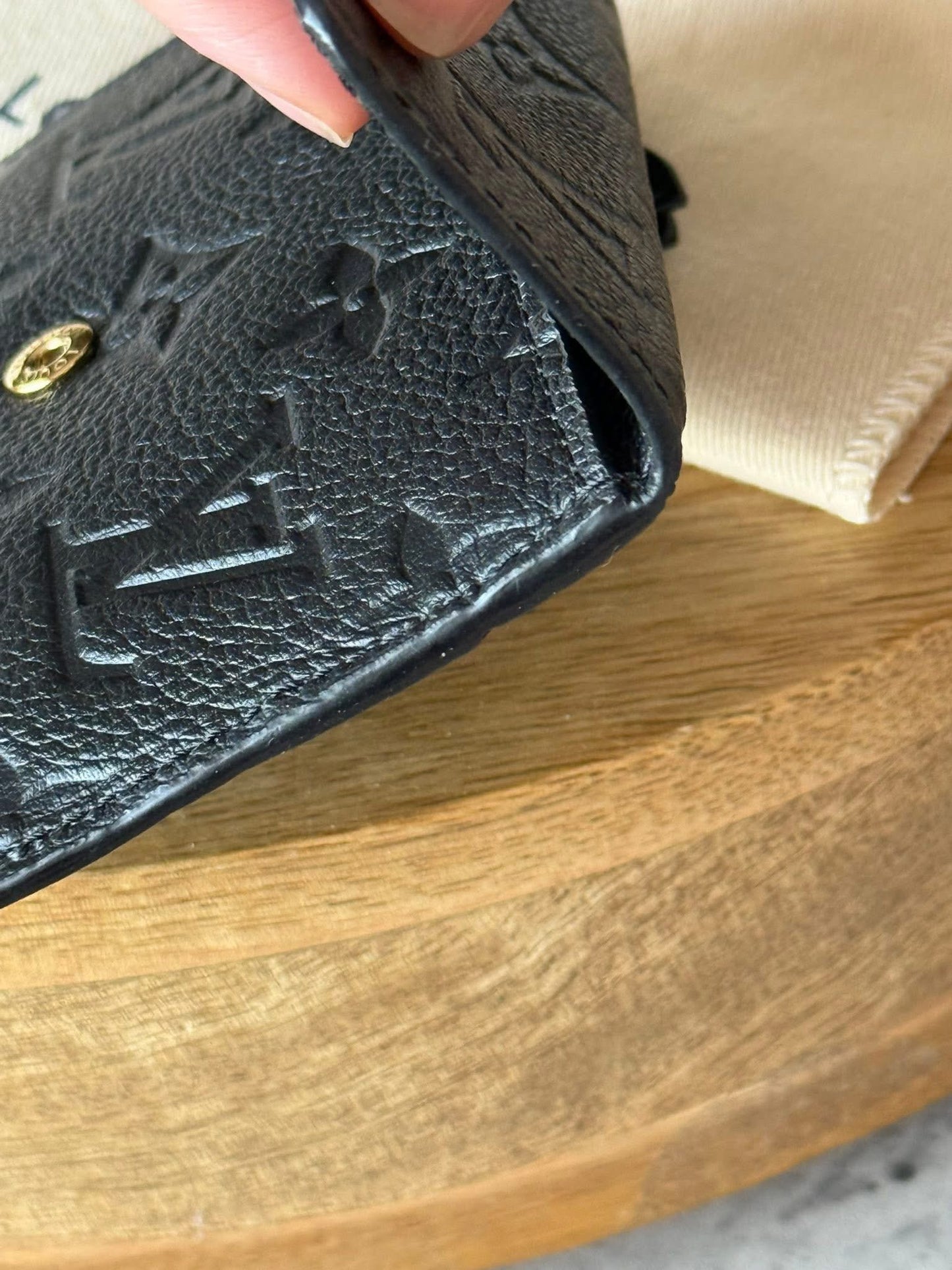 LV Key Pouch Empreinte in Noir