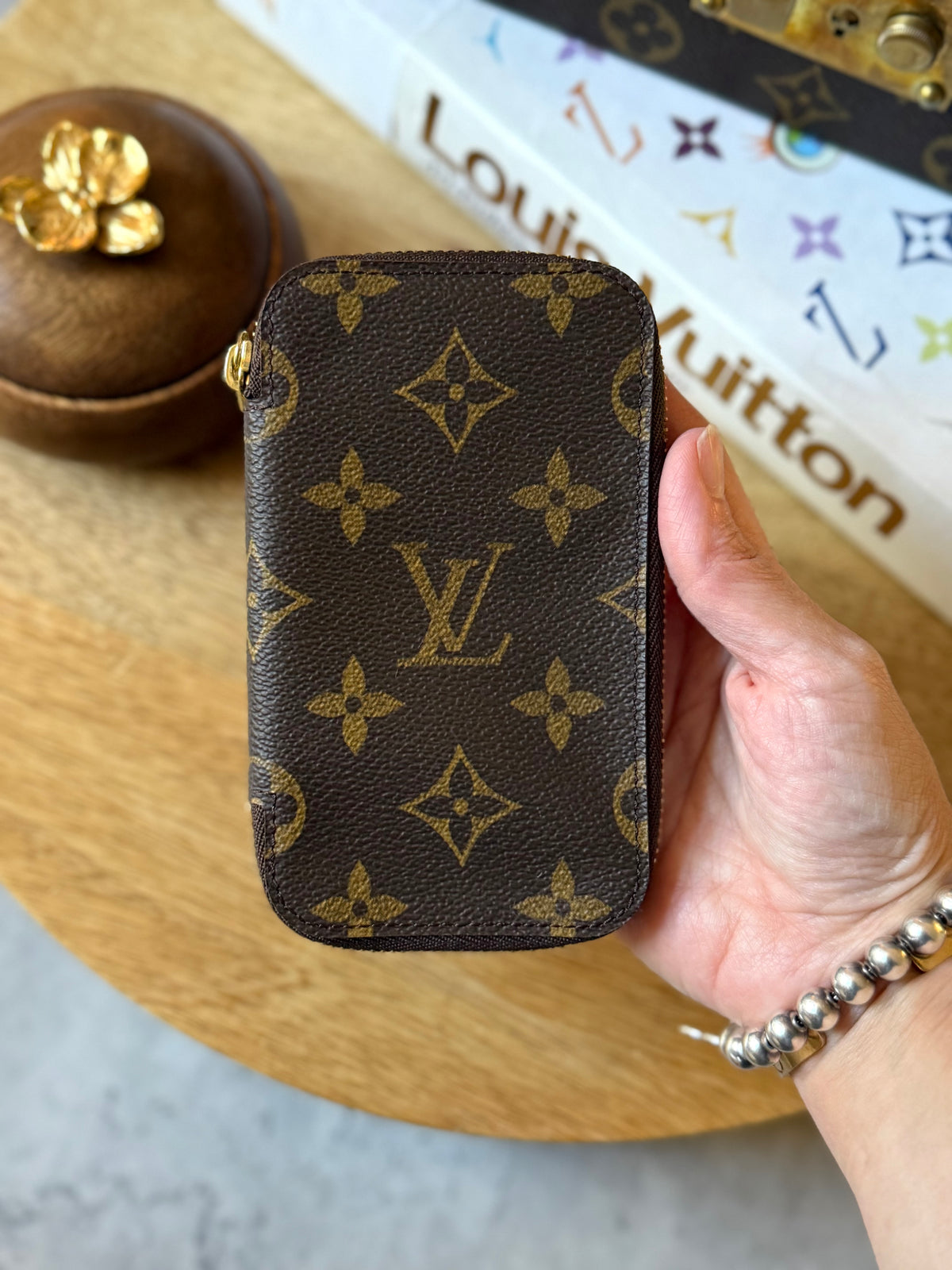 LV Zip around 6 Key Pouch