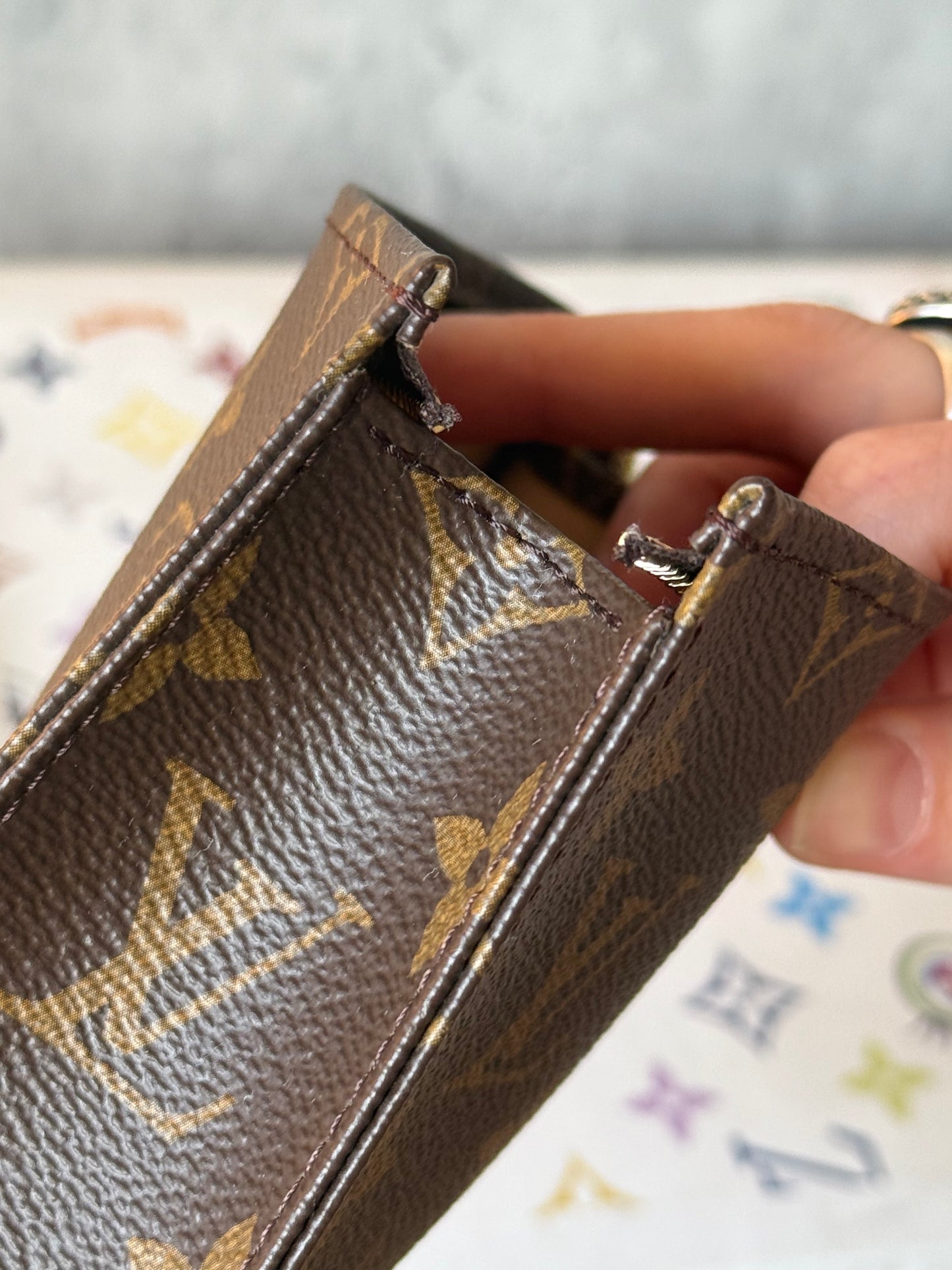 LV Toiletry 15