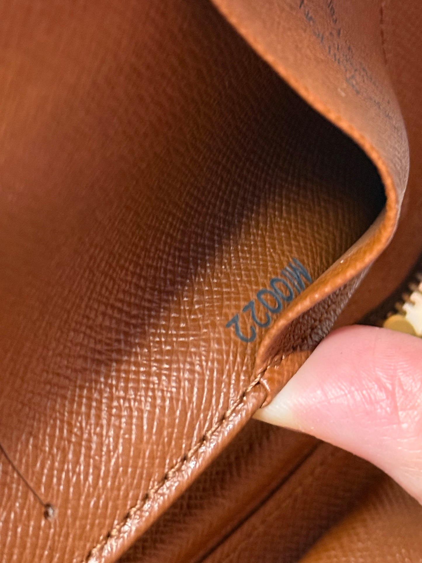 LV Geode Wallet