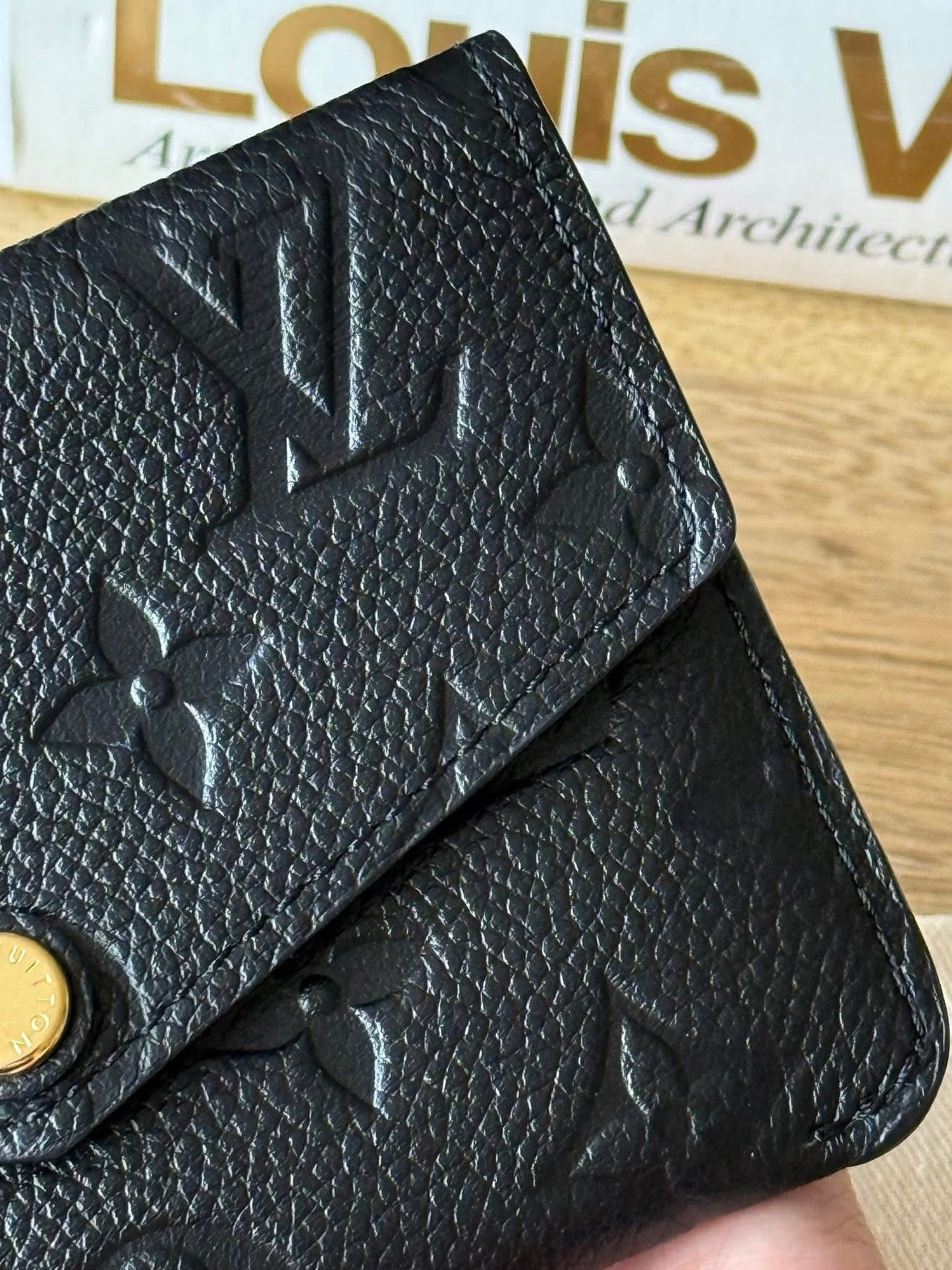 LV Key Pouch Empreinte in Noir