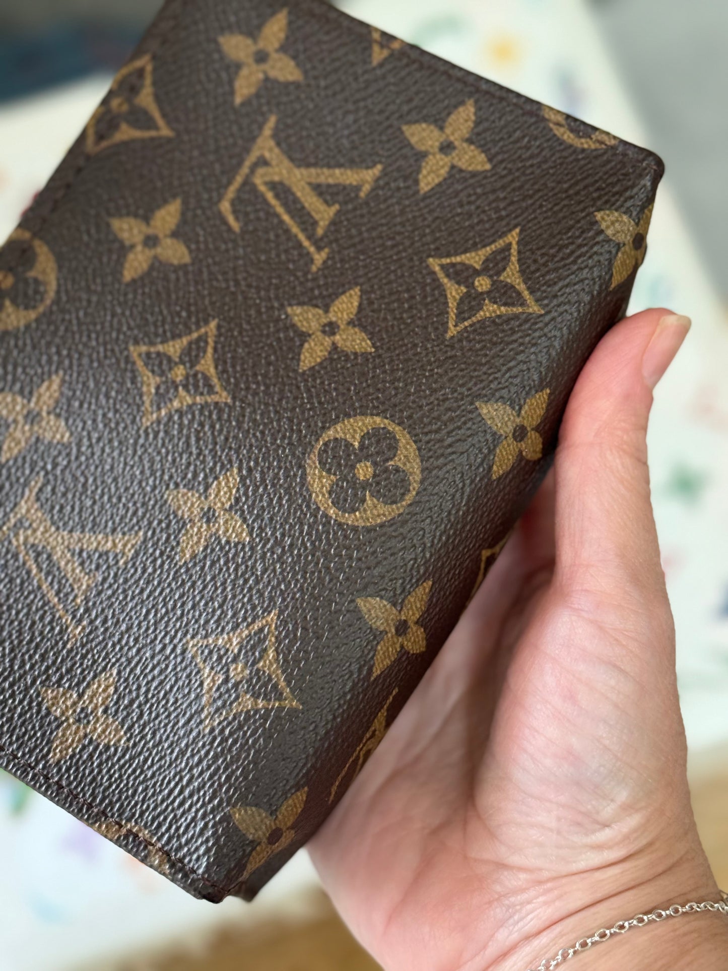 LV Toiletry 15