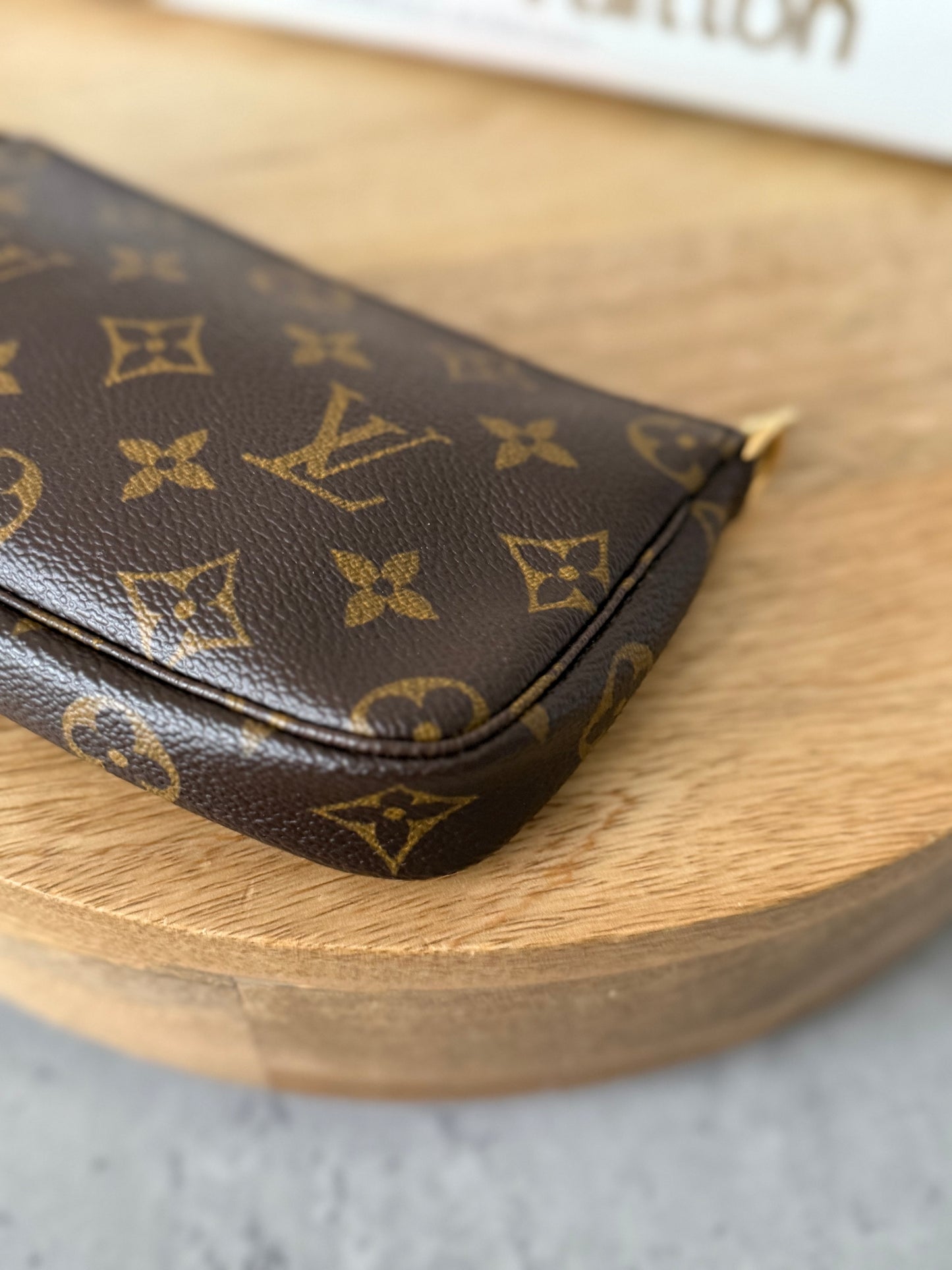 LV Bucket Pochette