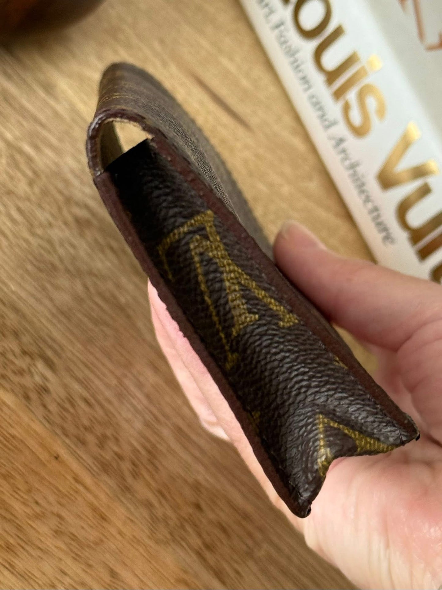 LV Etui Sunglasses case