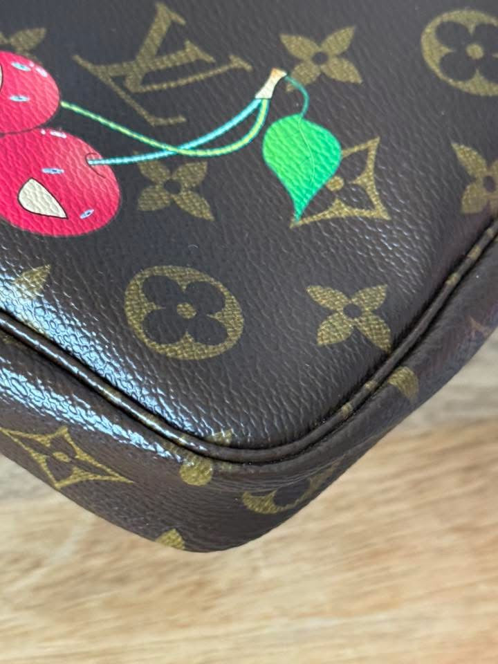 LV Pochette Accesoires Cerise