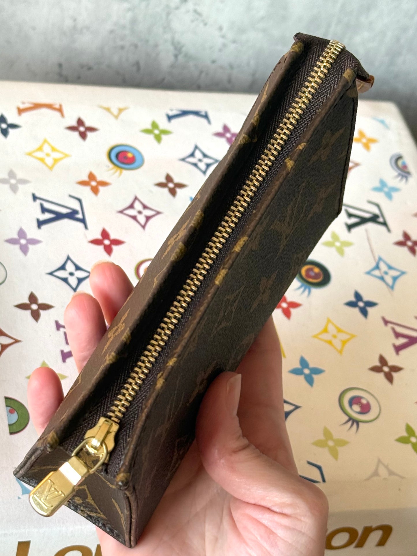 LV Toiletry 15