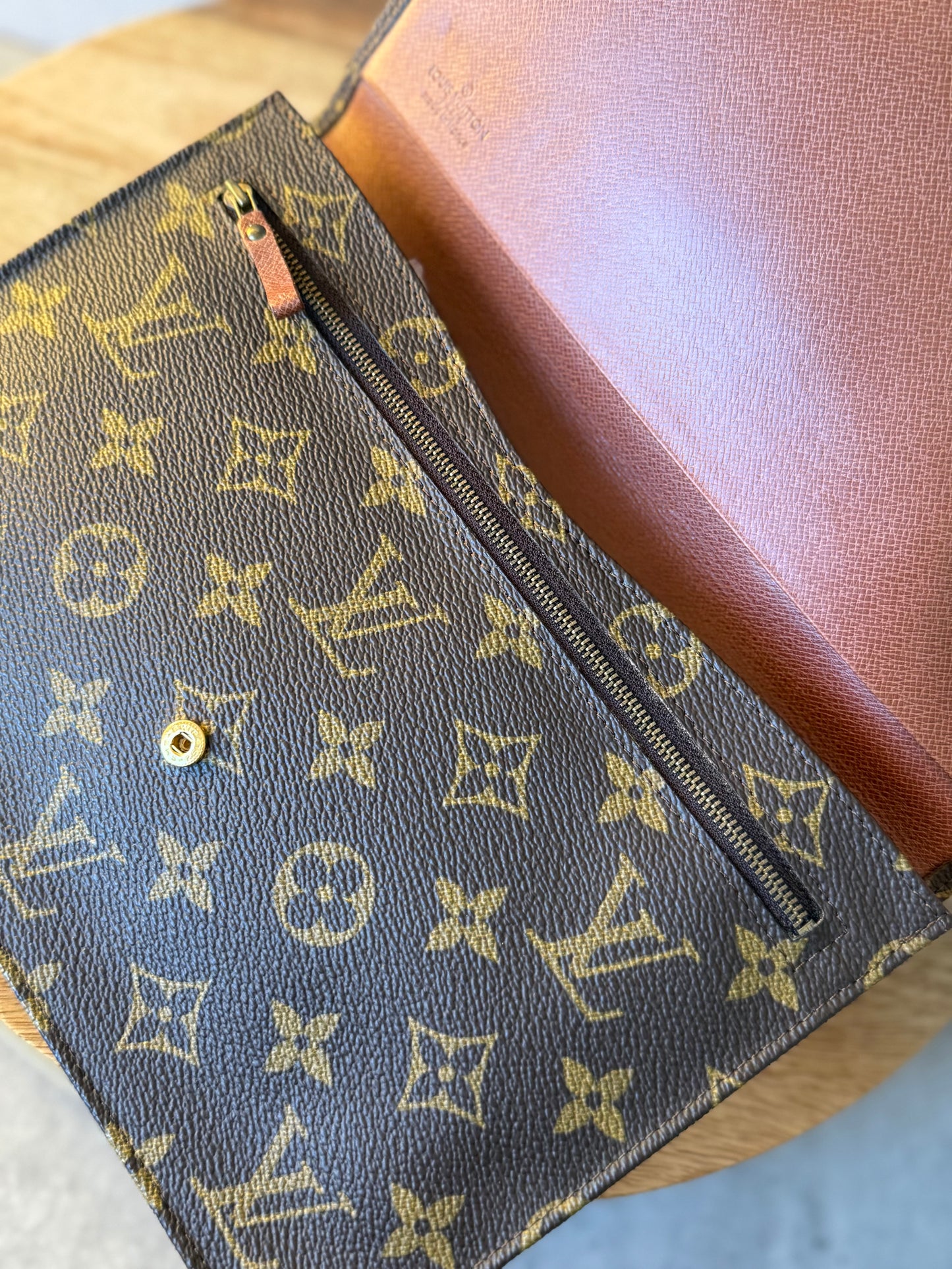 LV Rabat 23 Clutch
