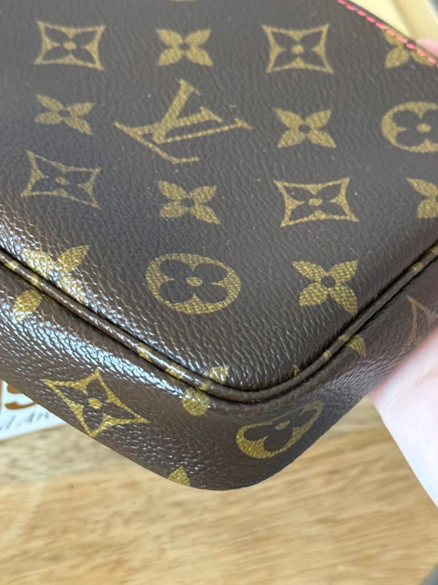 LV Pochette Accesoires Cerise