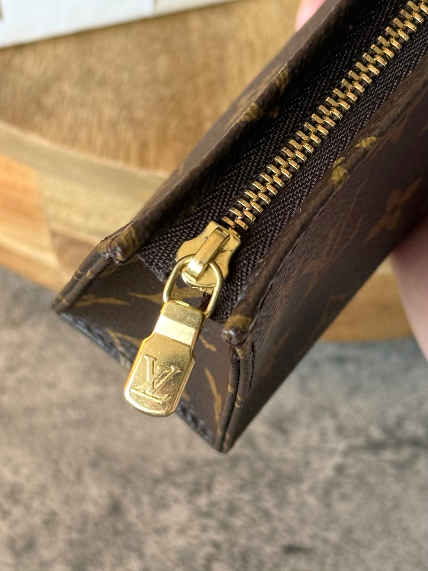 LV Toiletry 15