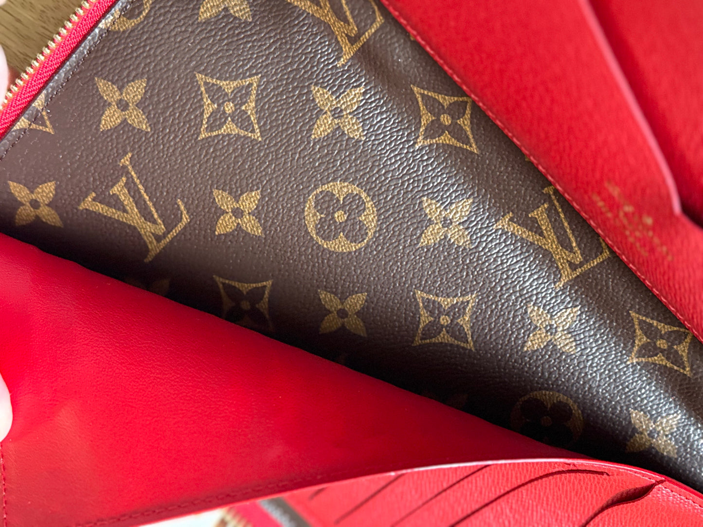 LV Daily Organizer Cerise wallet