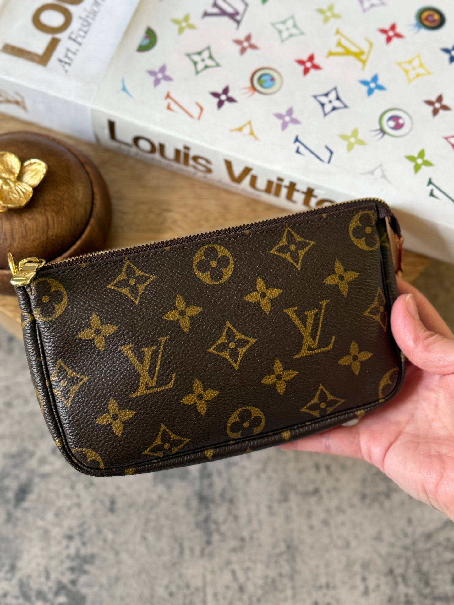 LV Bucket Pochette