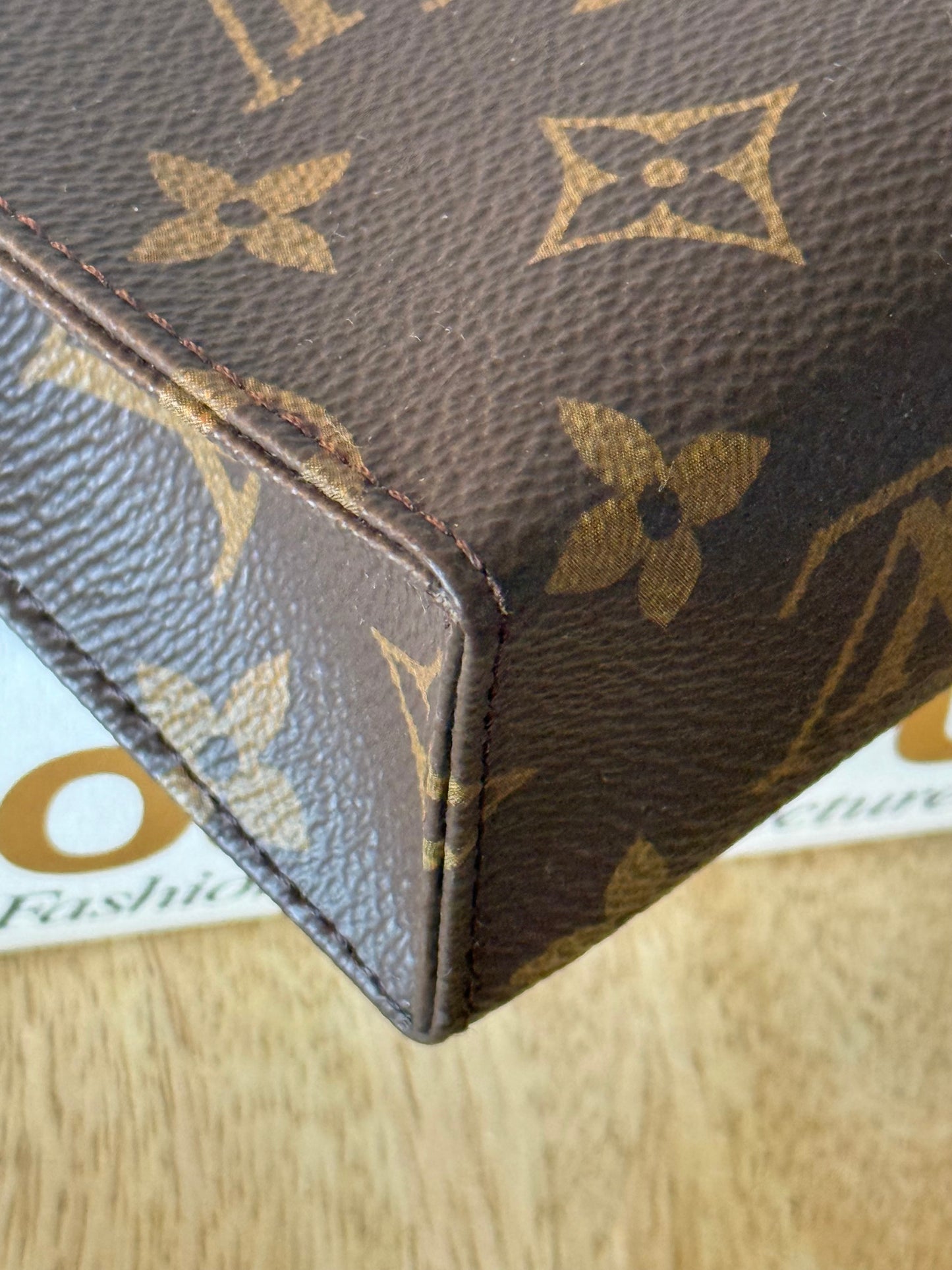 LV Toiletry 15