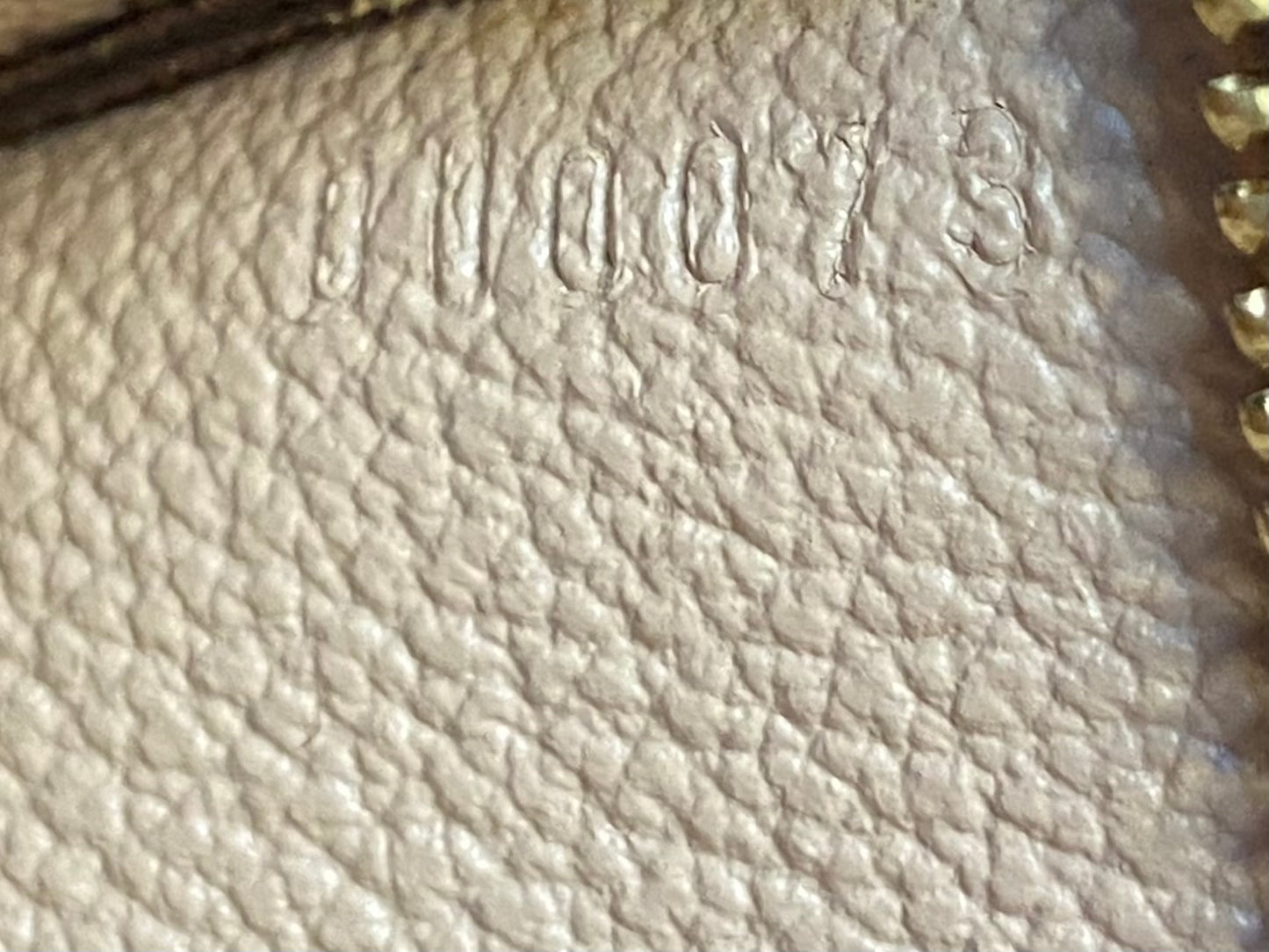 LV Toiletry 15
