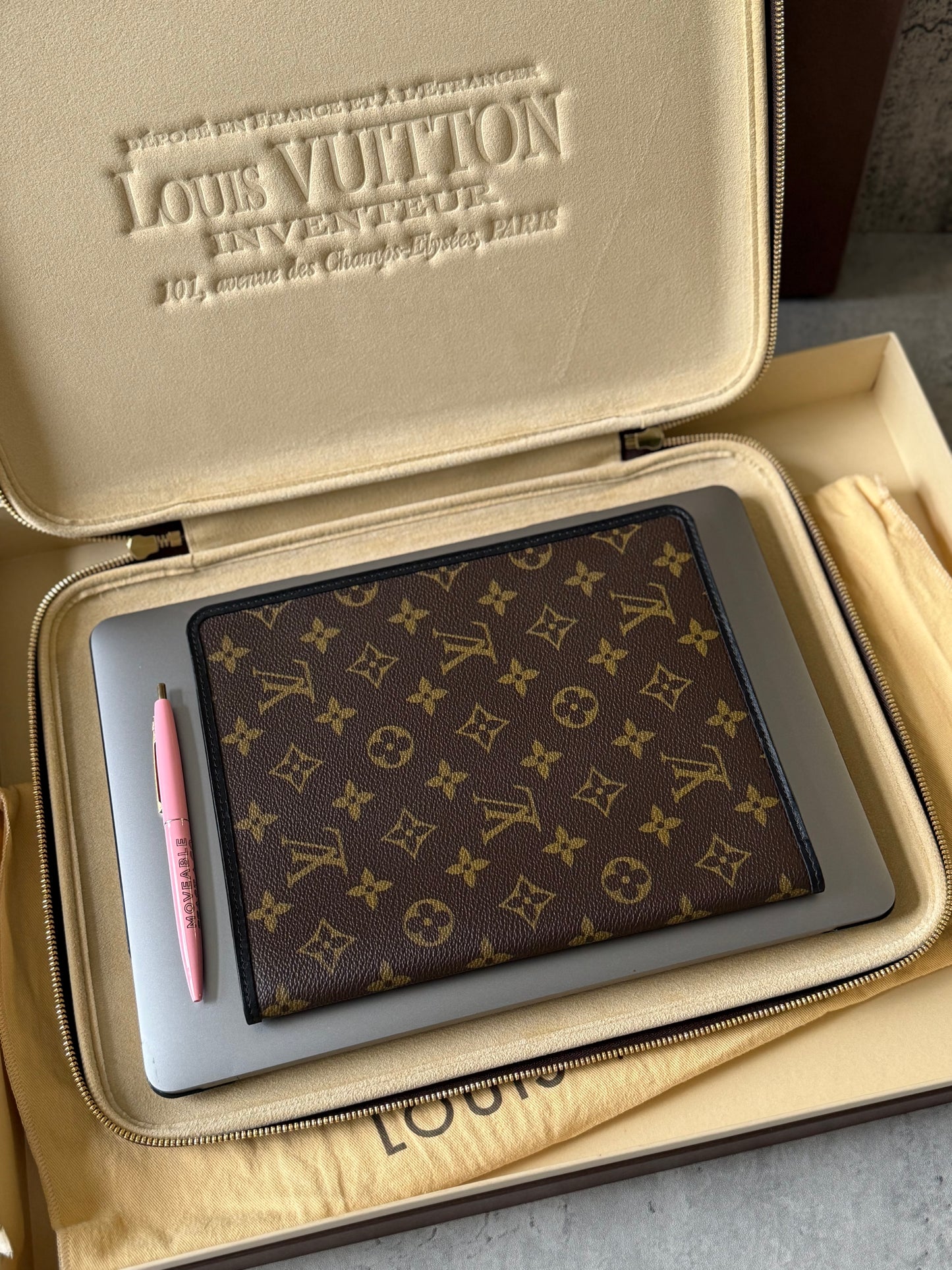 LV Laptop sleeve monogram