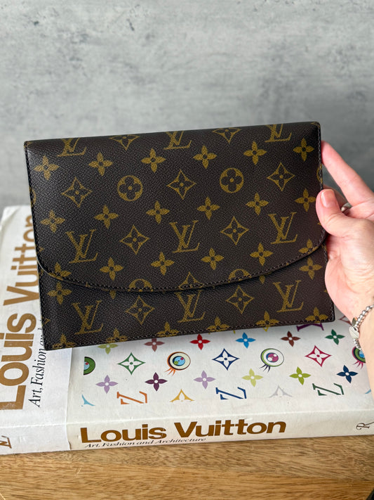 LV Rabat 23 Clutch
