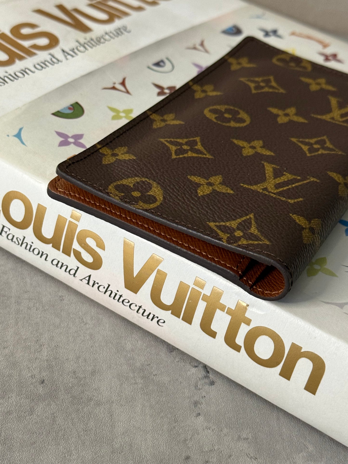 LV CHECKBOOK/WALLET