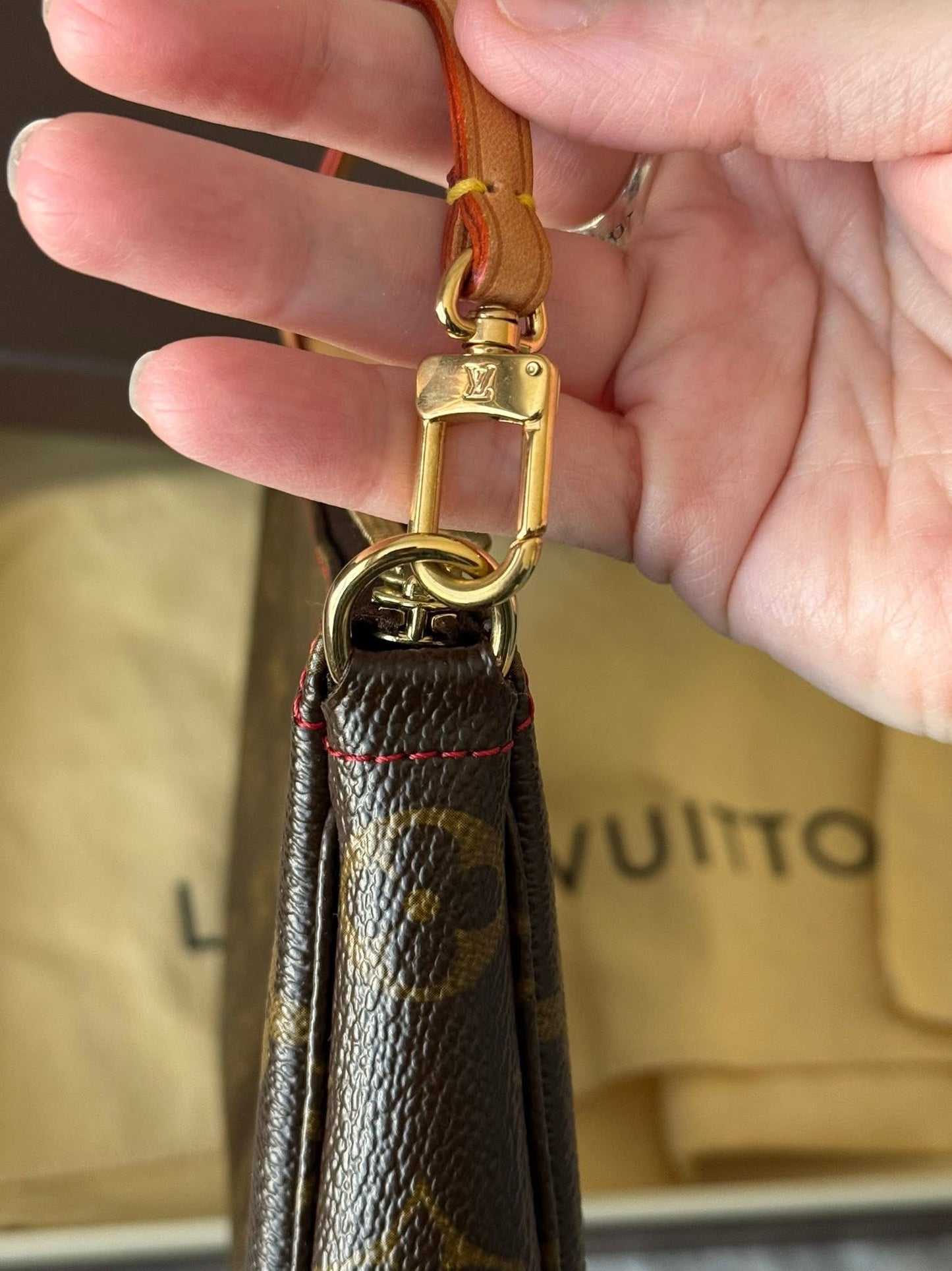 LV Pochette Accesoires Cerise