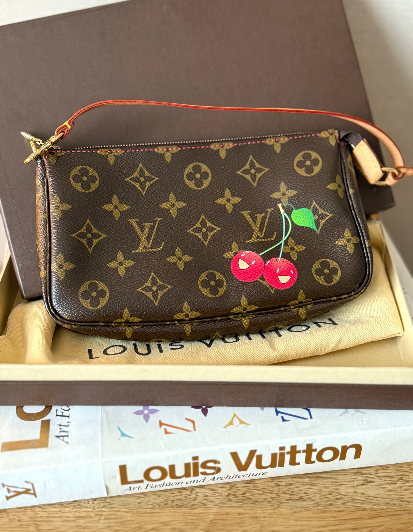 LV Pochette Accesoires Cerise