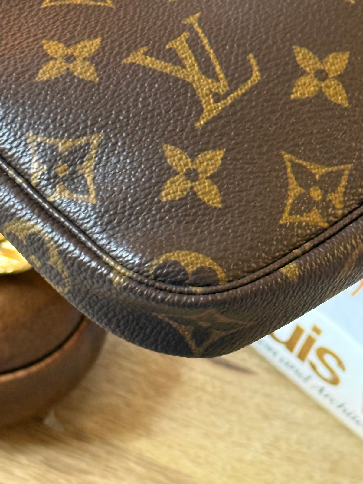 LV Bucket Pochette Monogram
