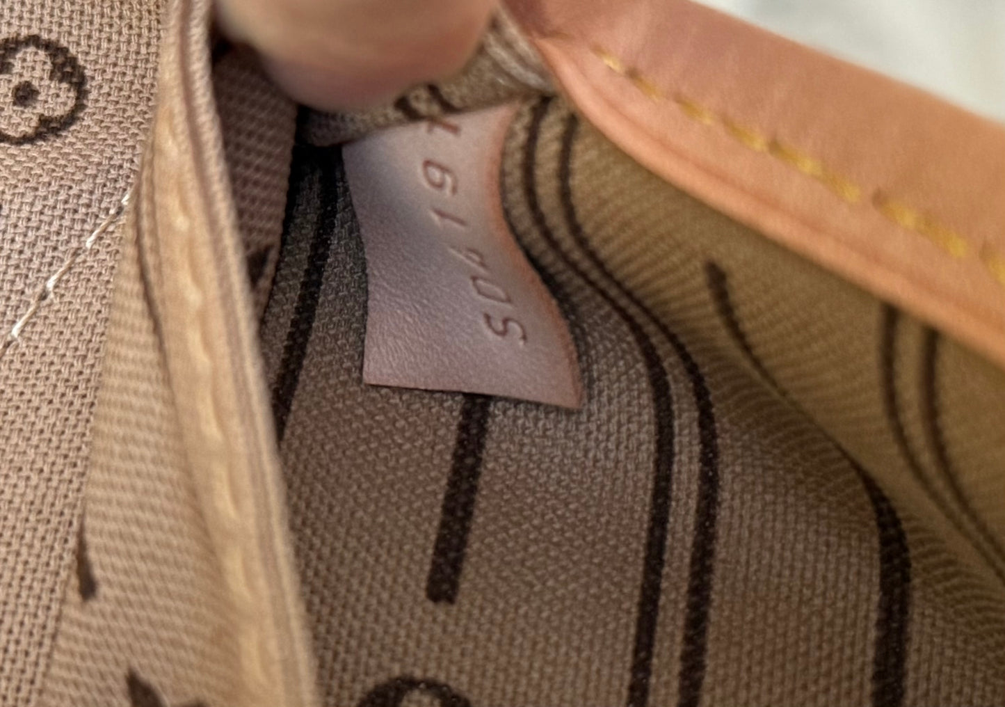 LV Neverfull MM Beige