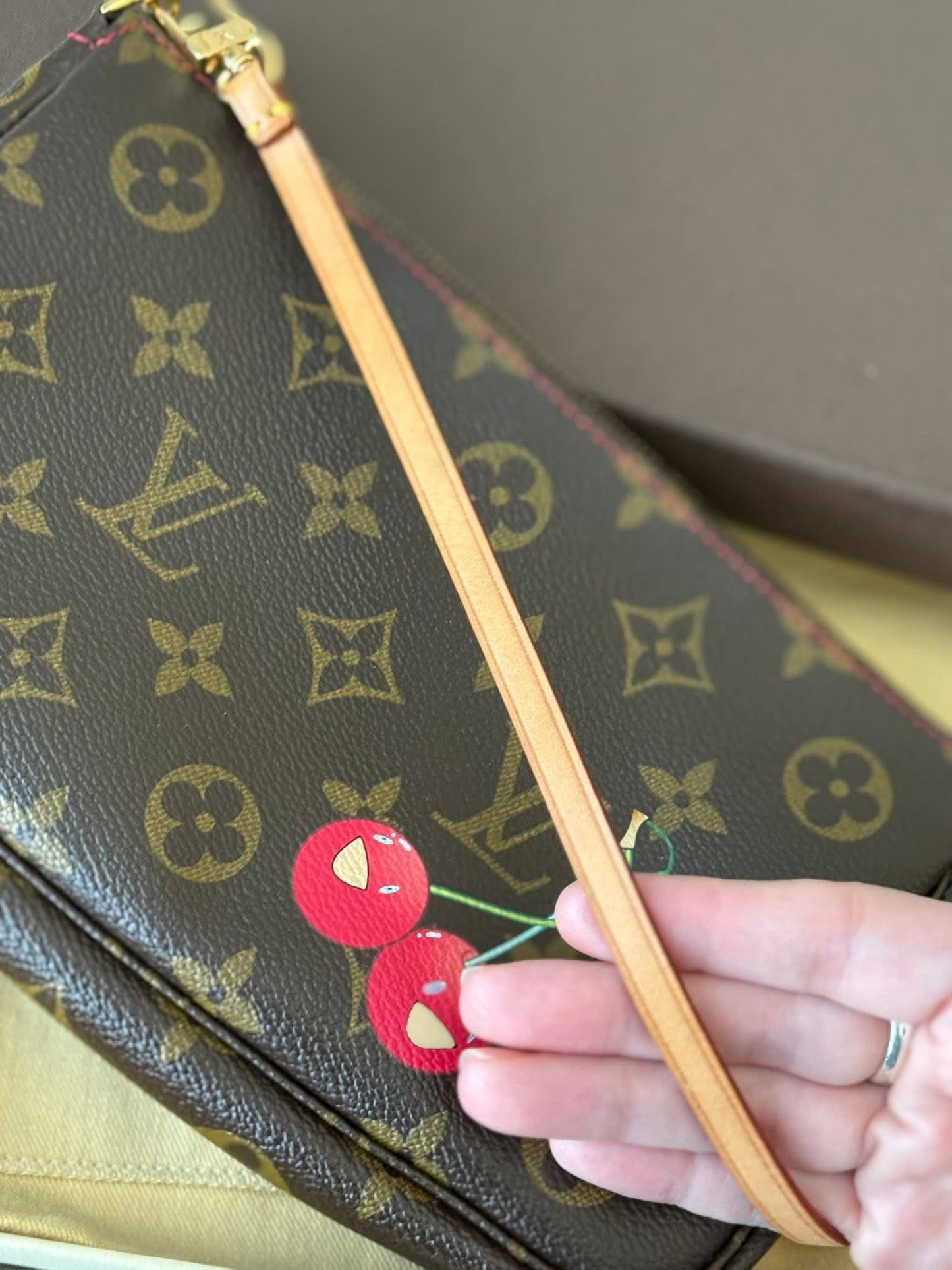 LV Pochette Accesoires Cerise