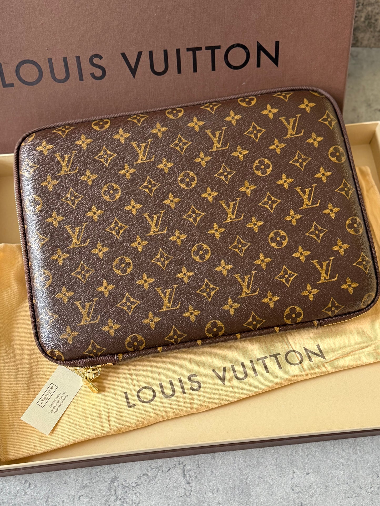 LV Laptop sleeve monogram
