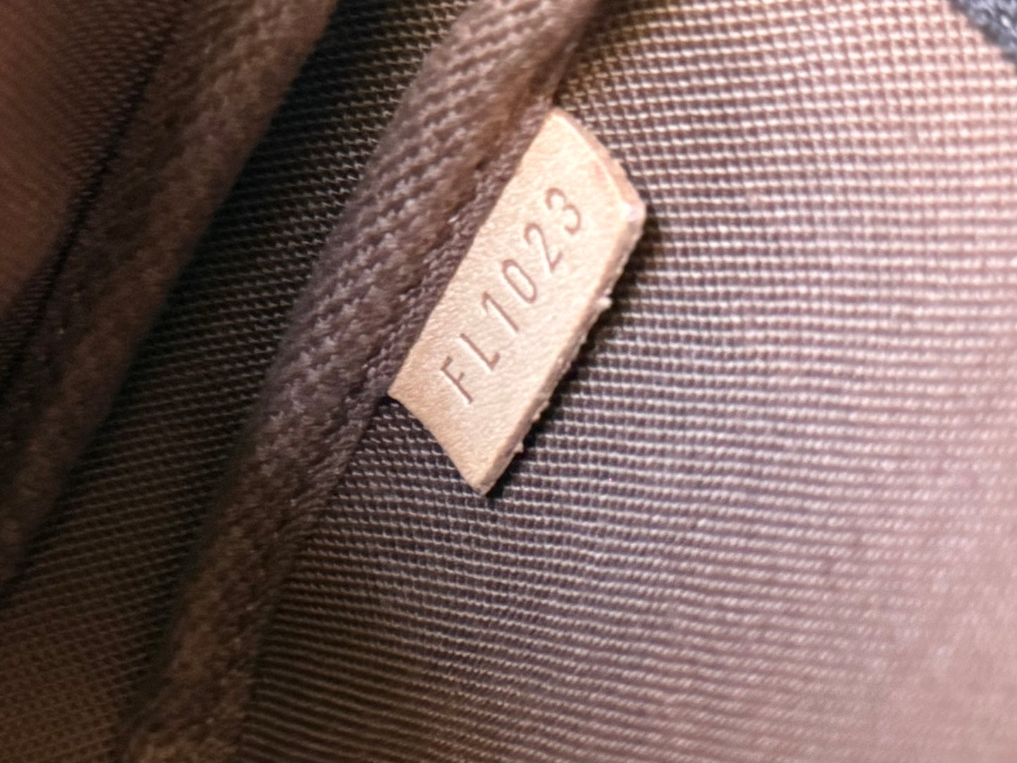 LV Bucket Pochette
