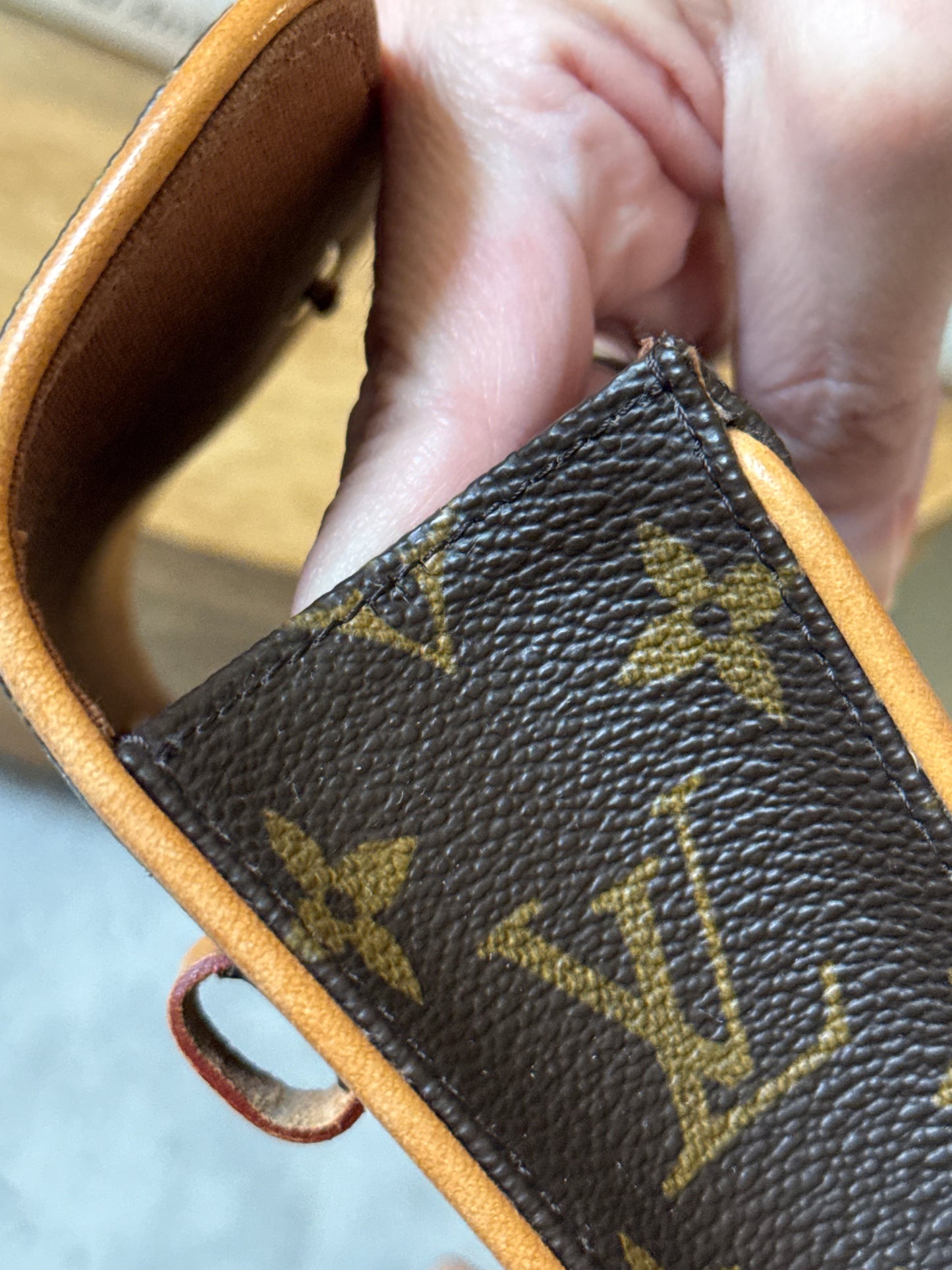 LV Pochette Florentine