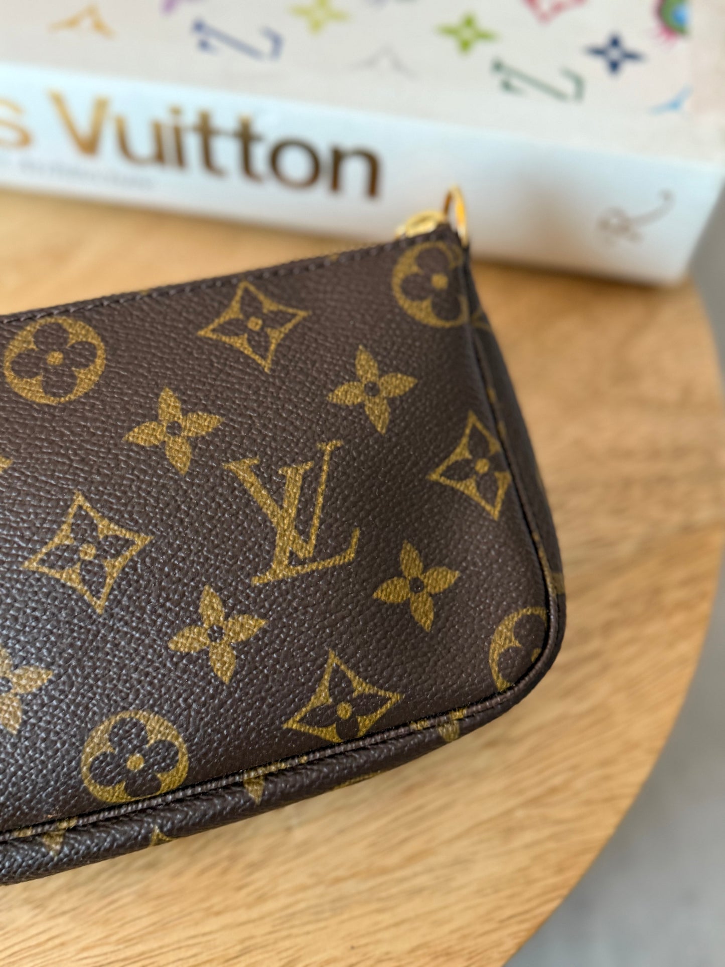 LV Bucket Pochette