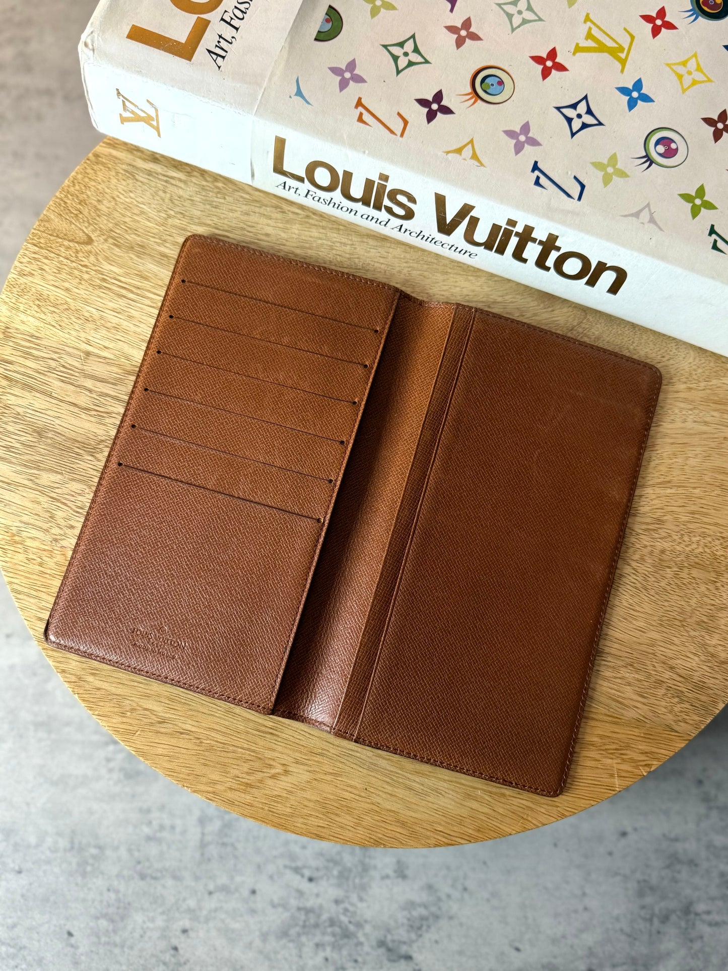 LV checkbook/Planner