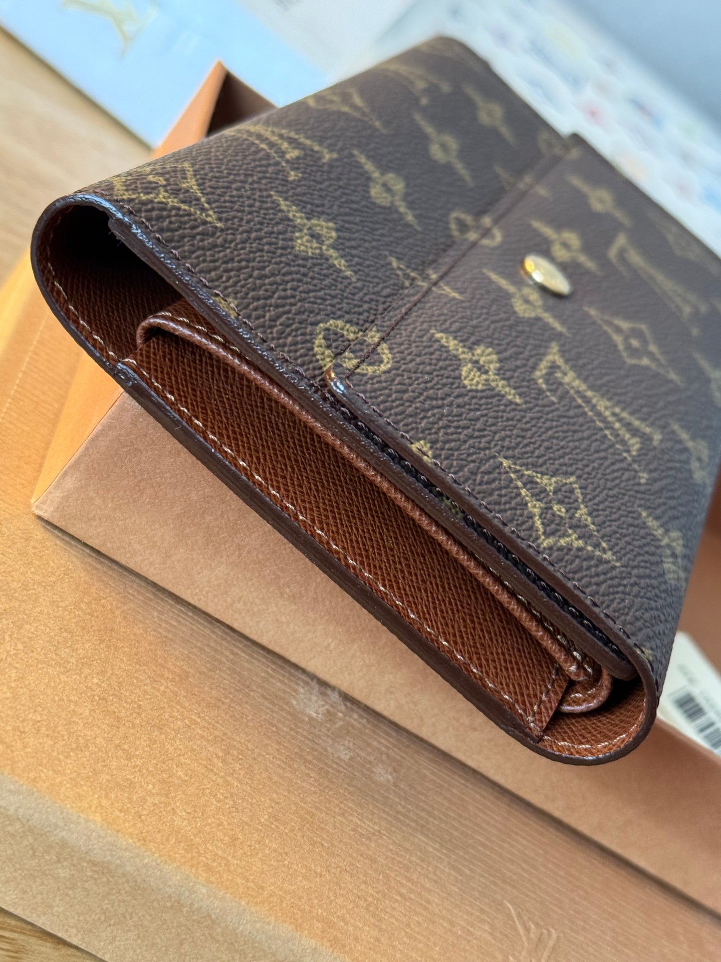 LV International Wallet