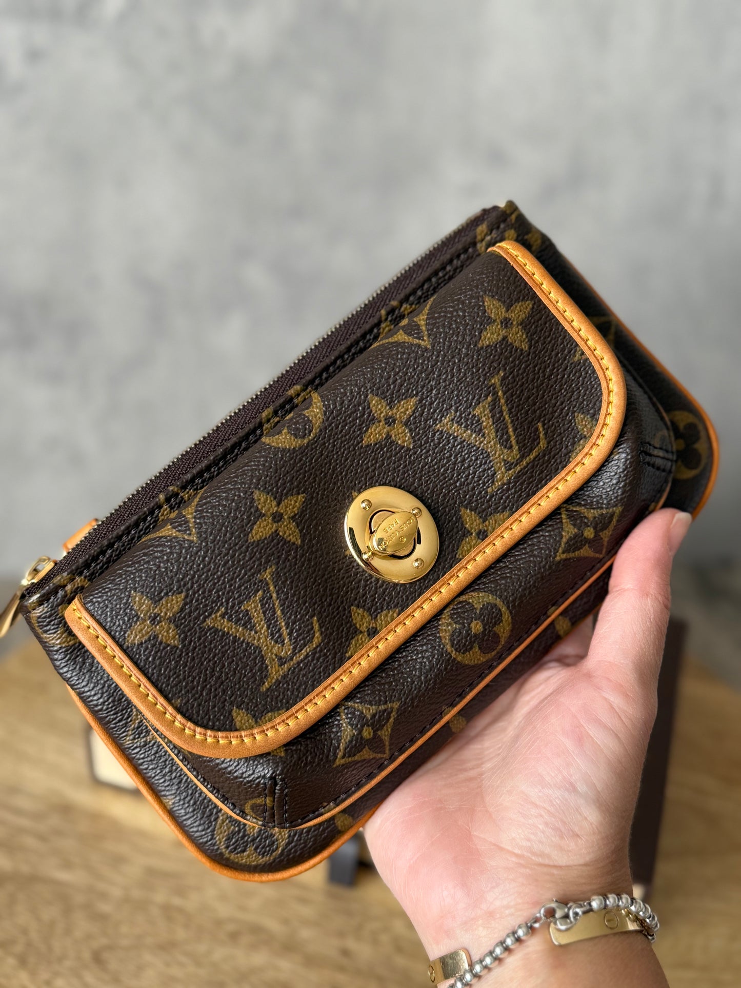 LV Tikal Pochette