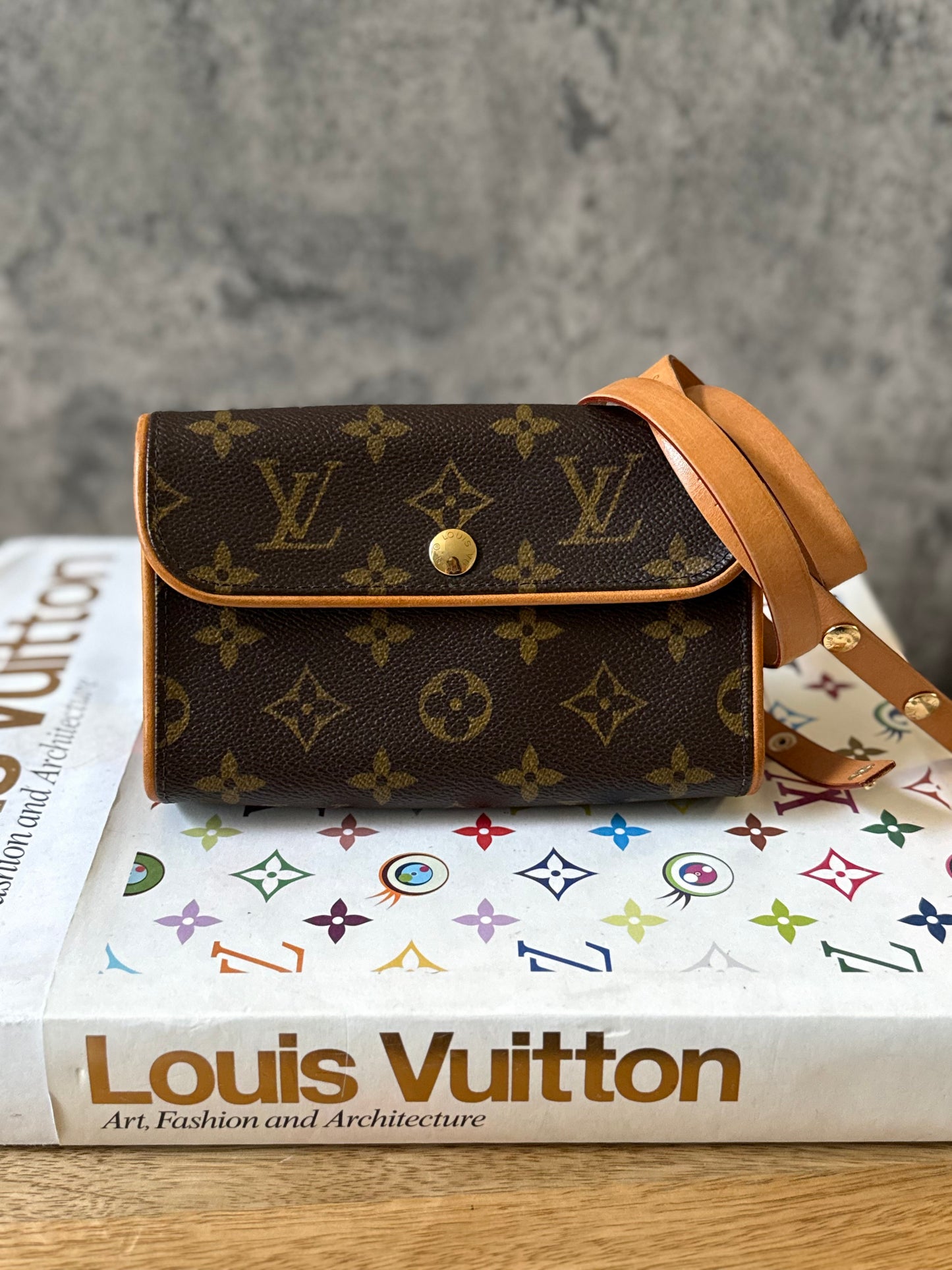 LV Pochette Florentine