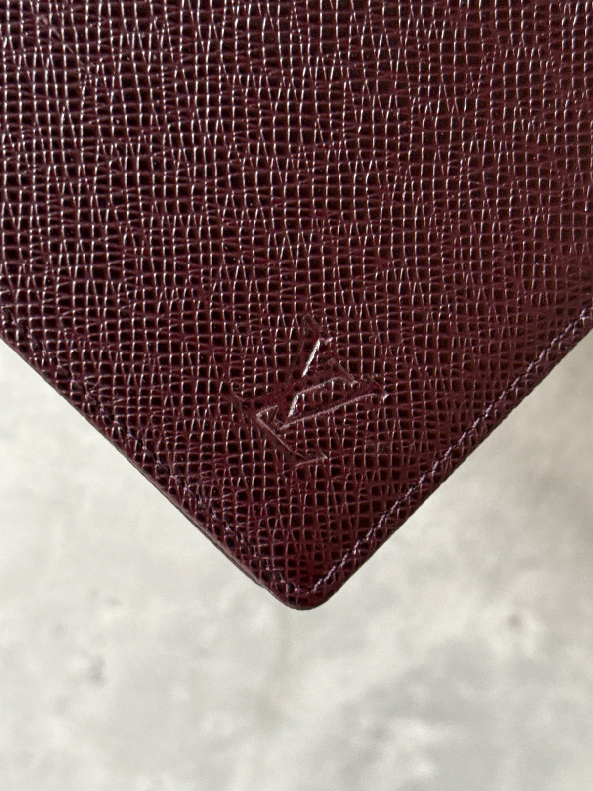LV Desk Agenda Taiga Mahogany