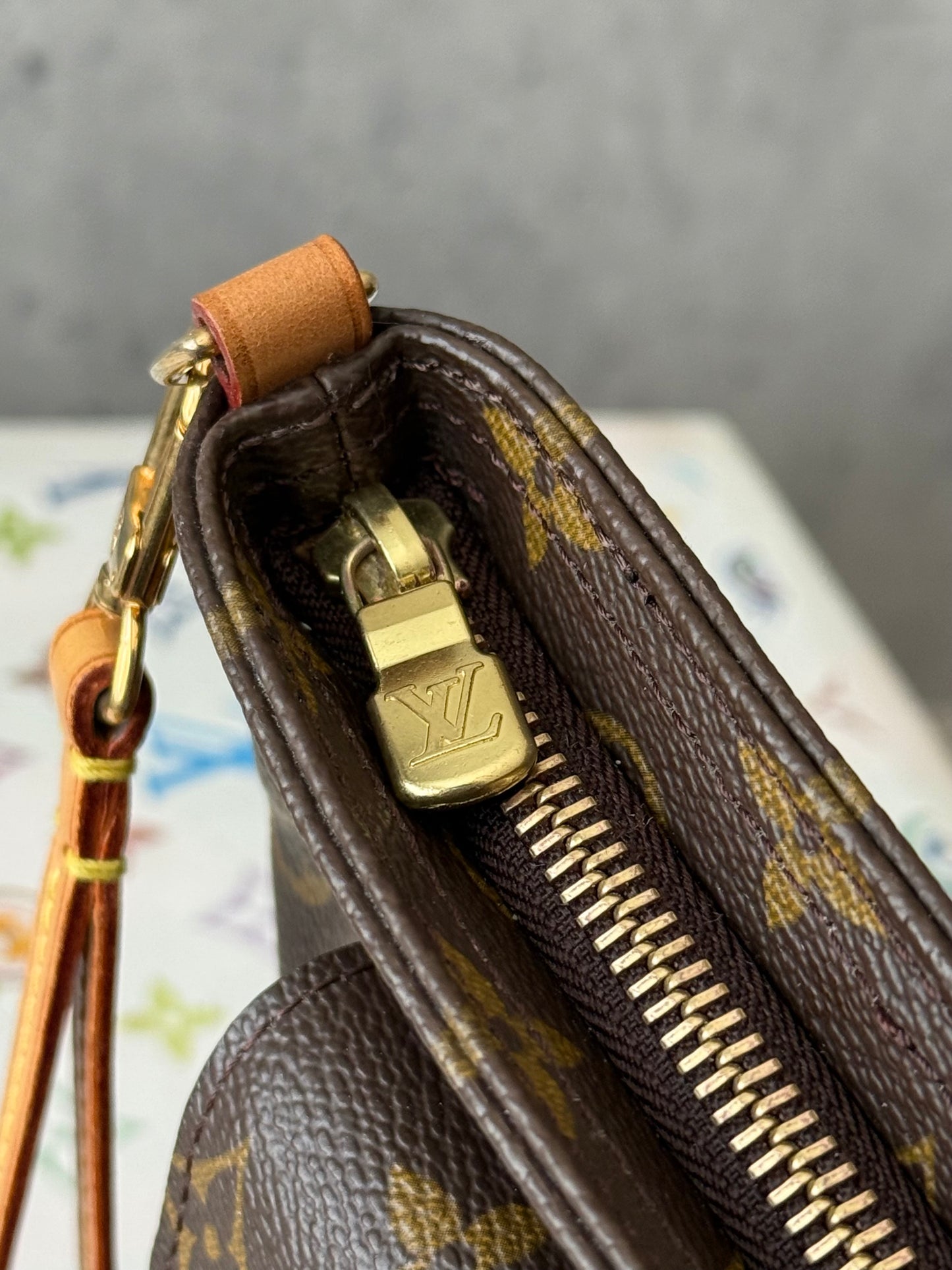 LV Partition Pouch