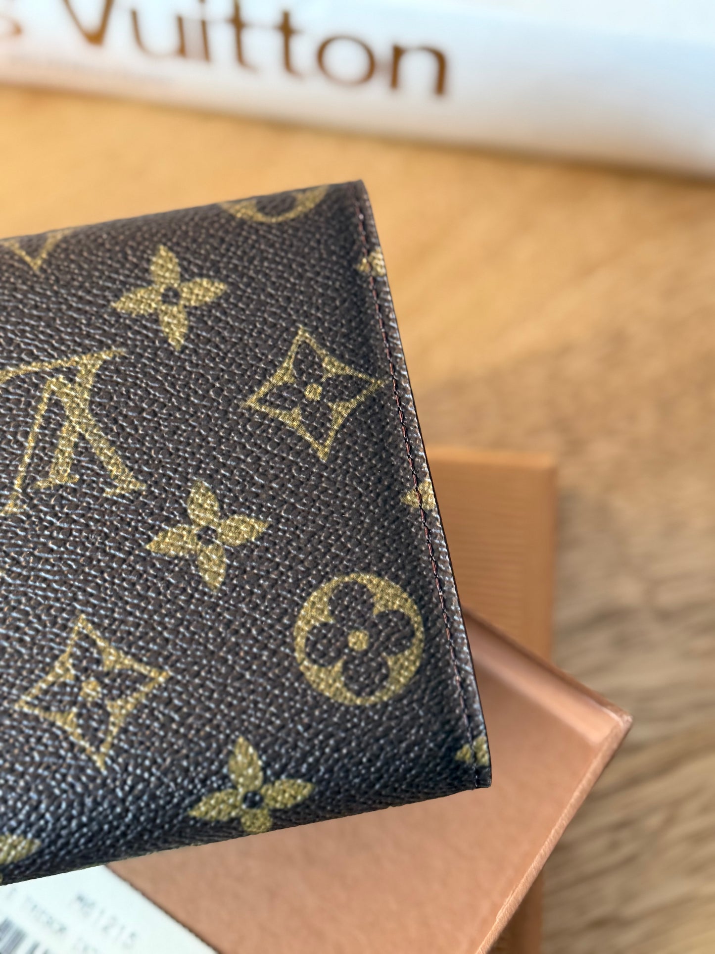 LV International Wallet