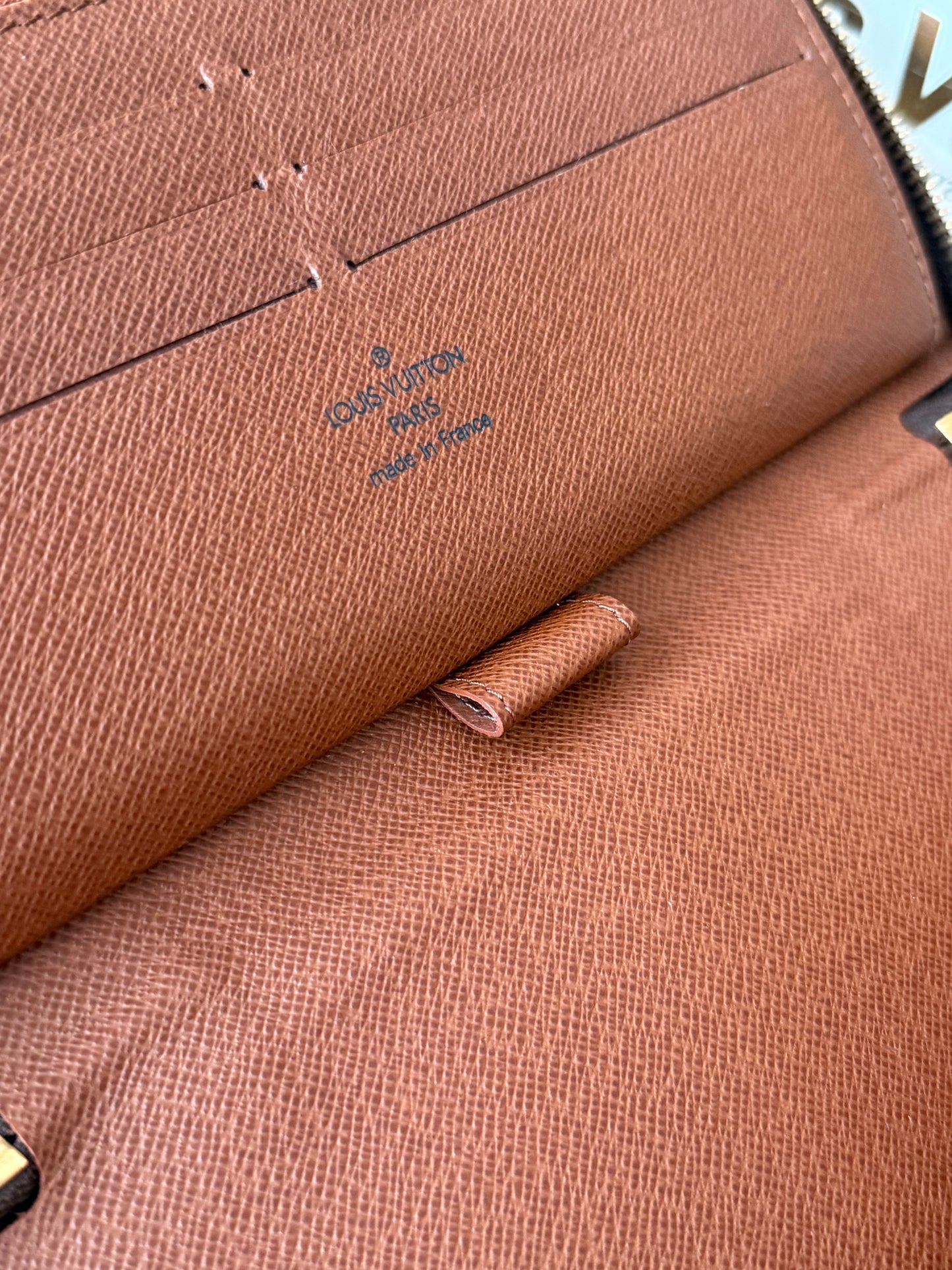 LV Zippy Organizer