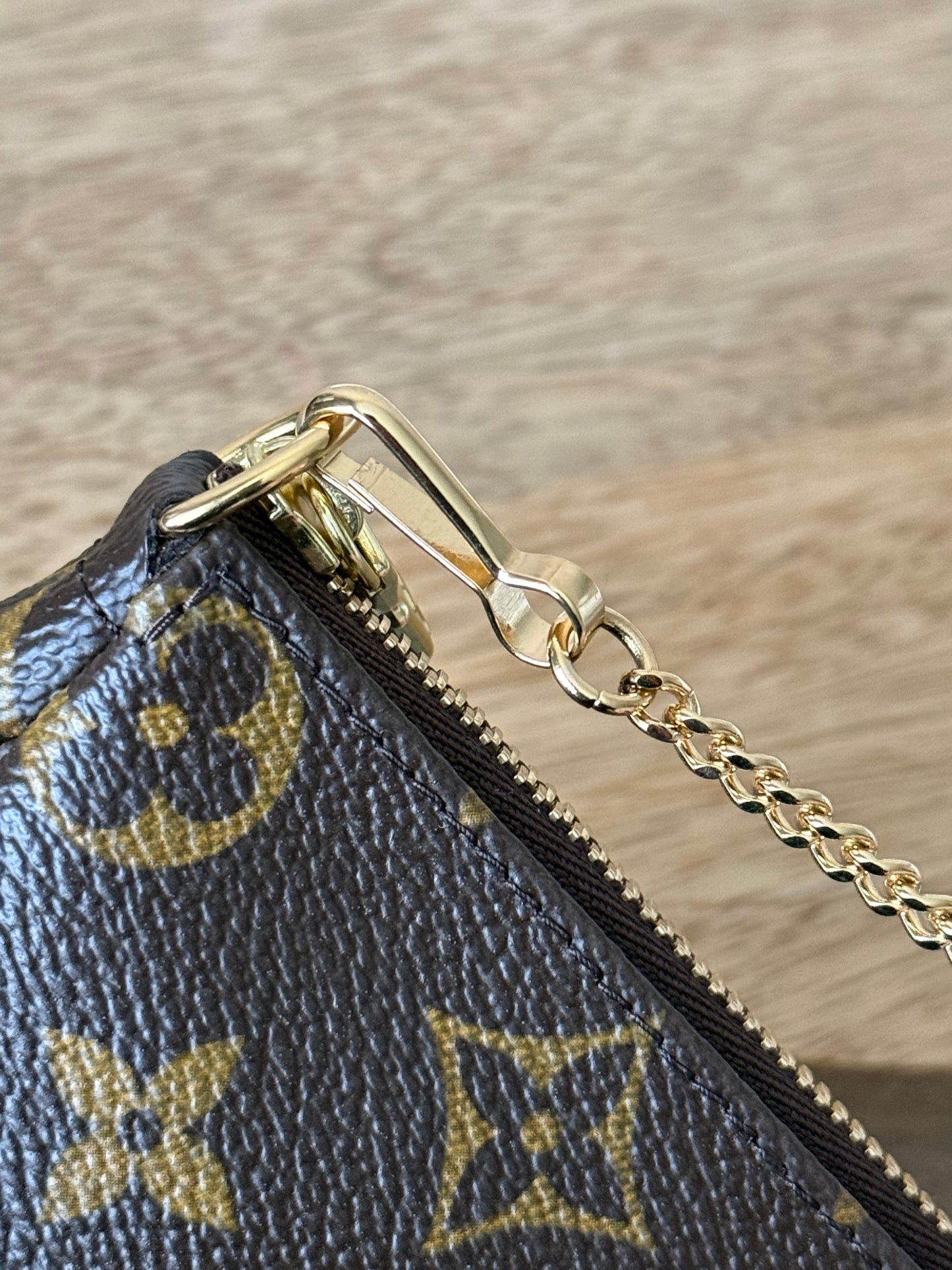 LV Bucket Pochette