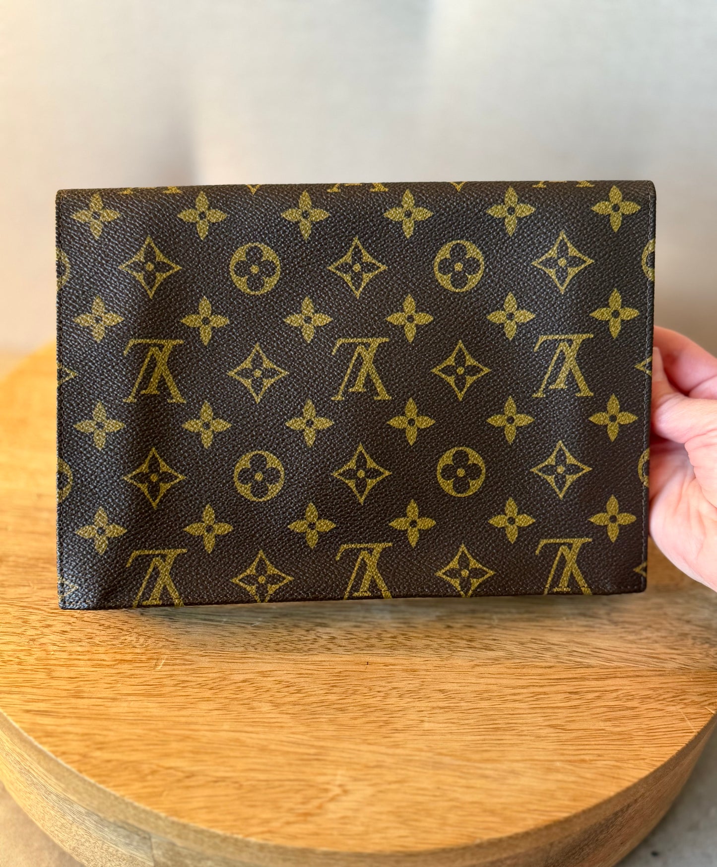 LV Rabat 23 Clutch