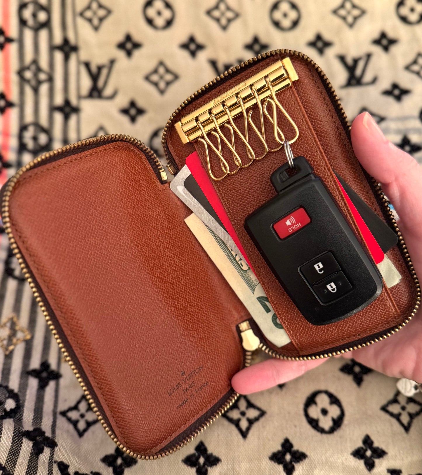 LV Zip Around 6 Key Pouch