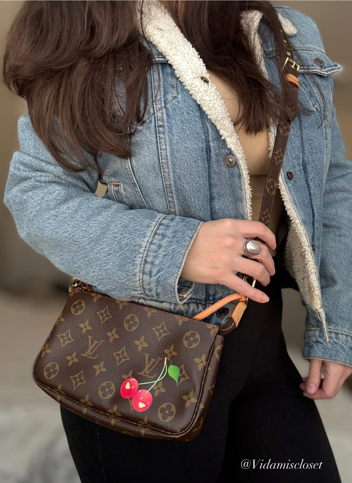 LV Pochette Accesoires Cerise