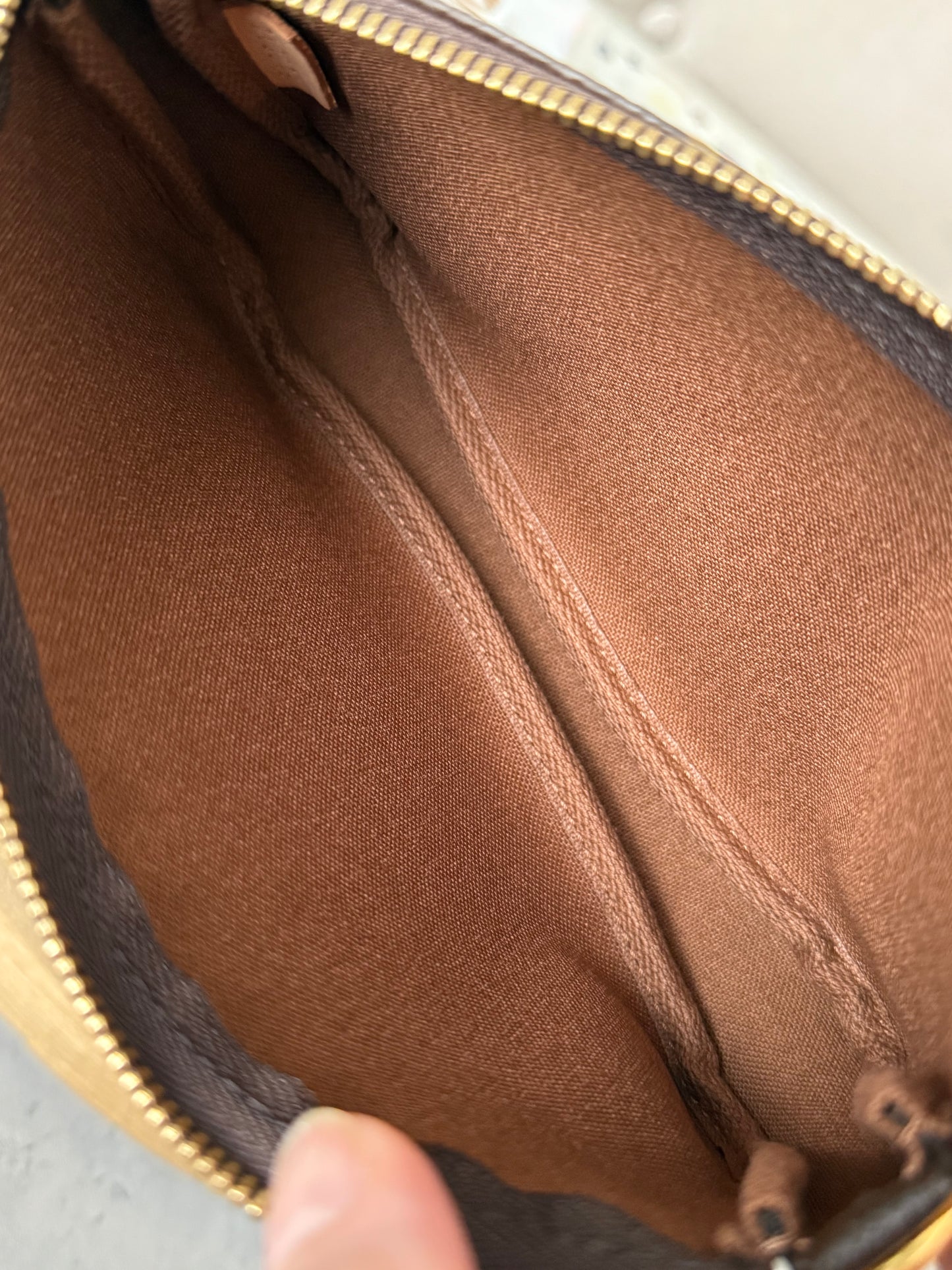 LV Bucket Pochette