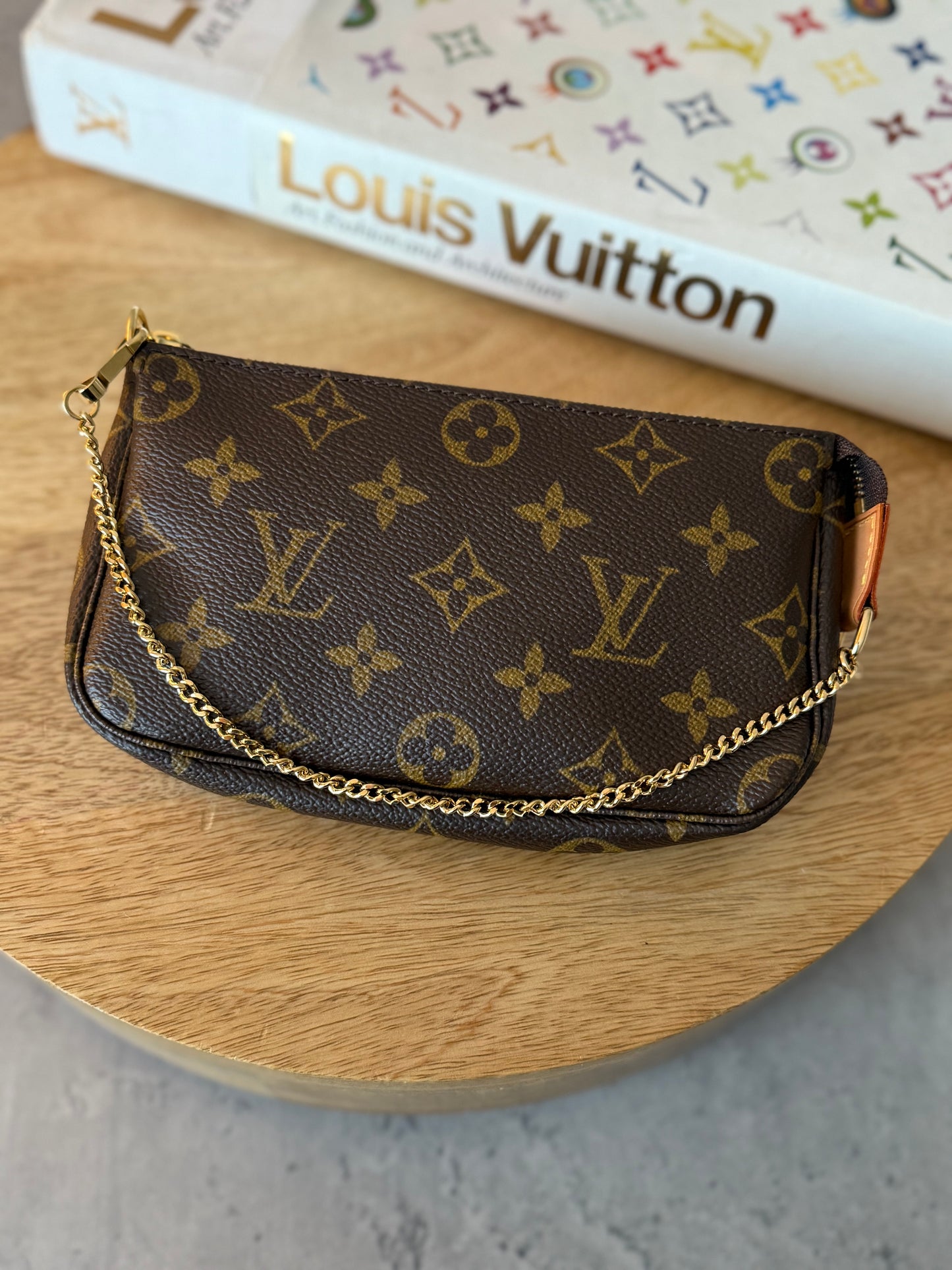 LV Bucket Pochette